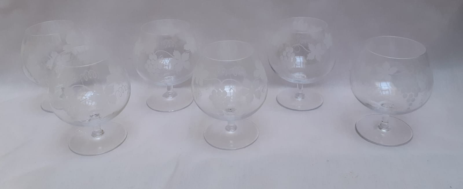 Set of six glasses engraved with crystal grape bunches