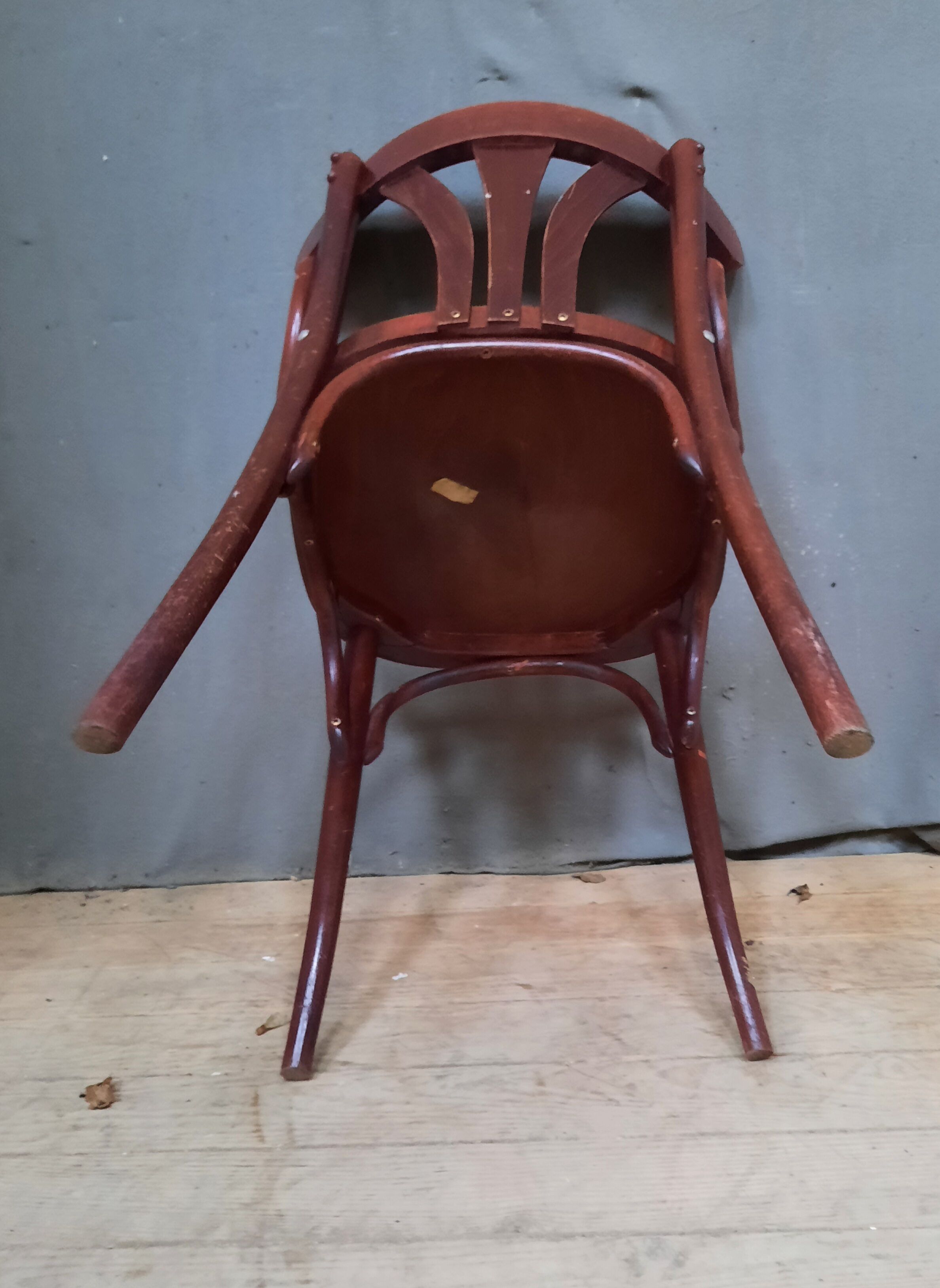 Serie de 6 chaises bistrot en bois courbé