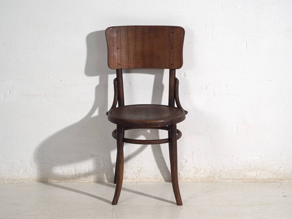Pair of Thonet-style chairs in bent wood with a curved board backrest – Central Europe, circa 1920
