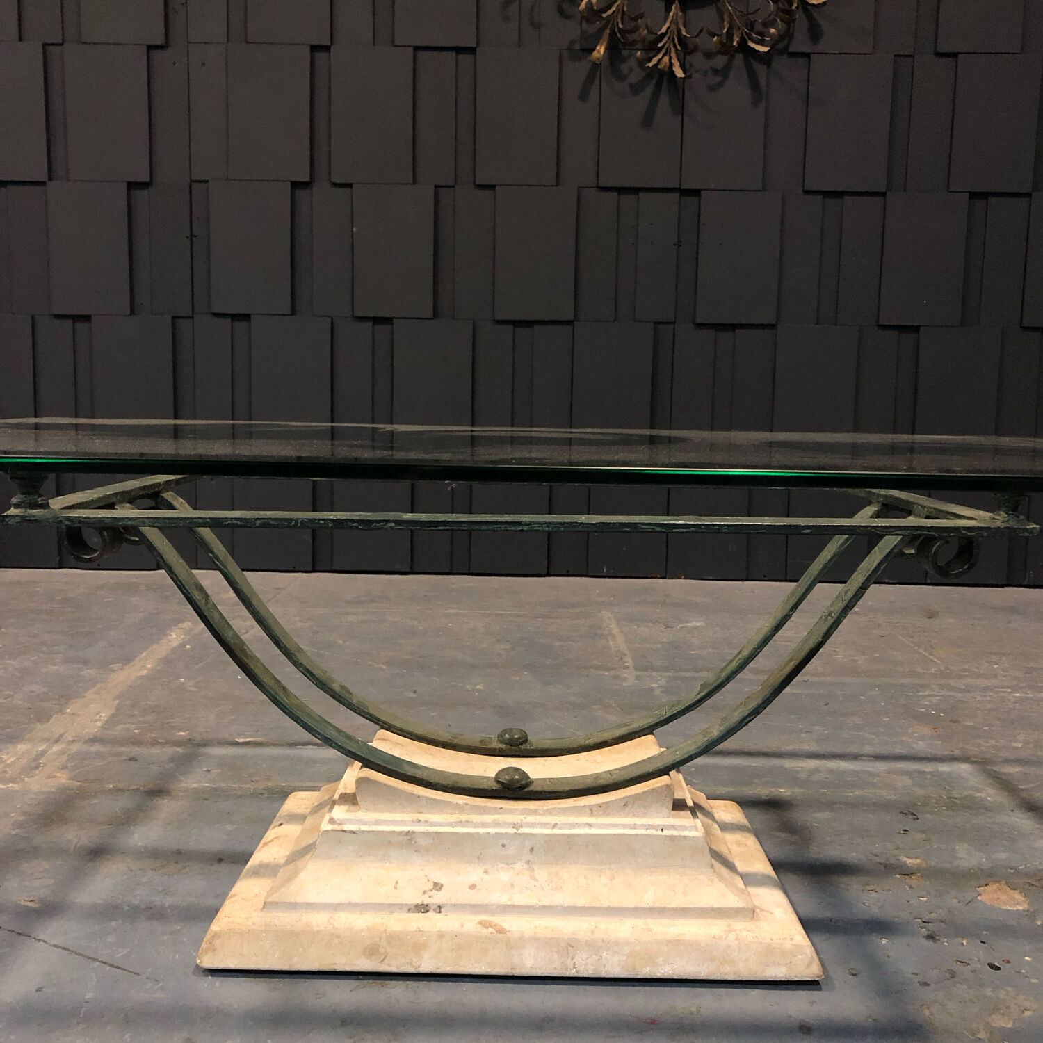 Table basse fer et verre patine antique