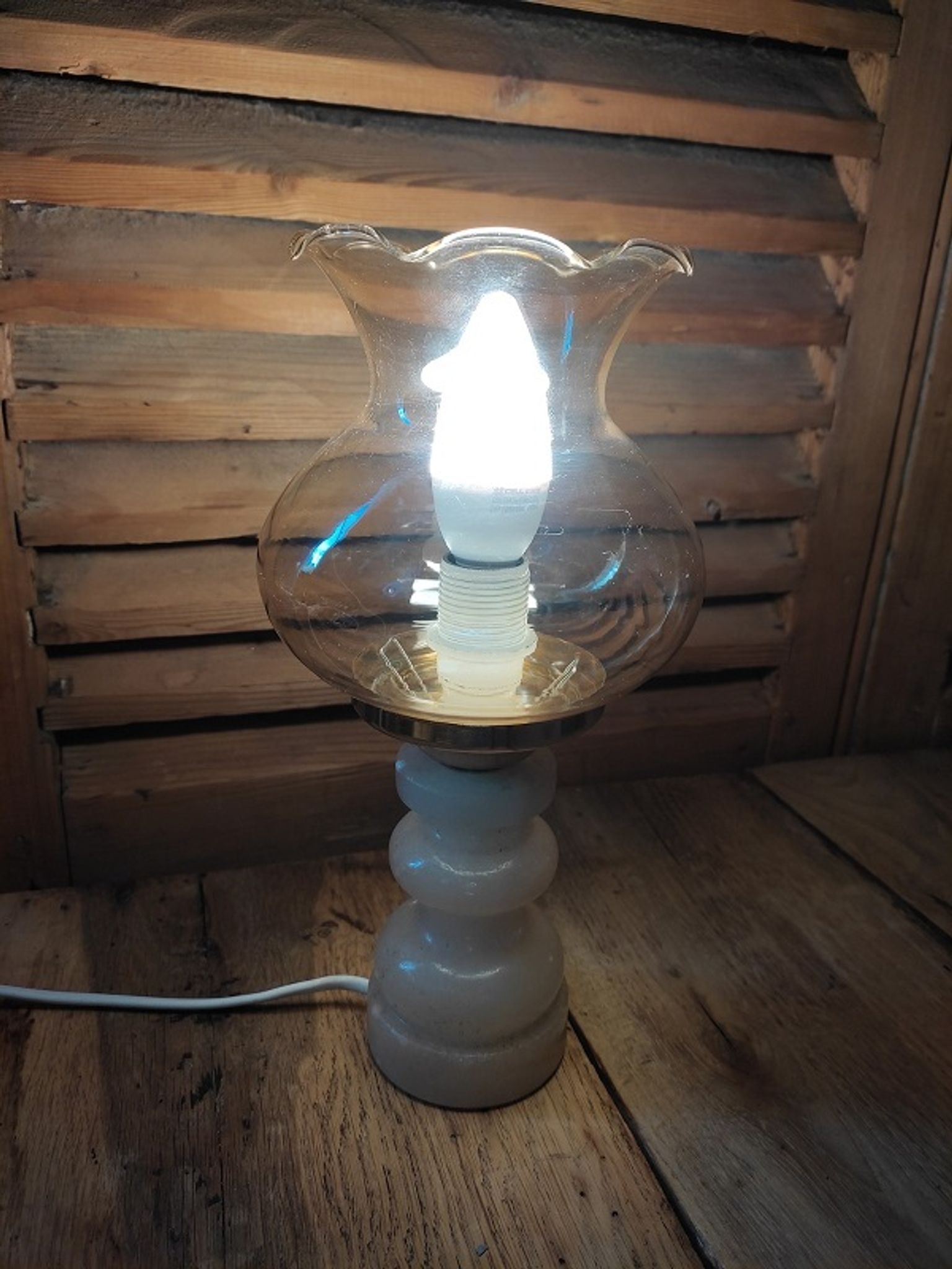 Original bedside desk lamp Alabaster Globe tulip vintage antique glass