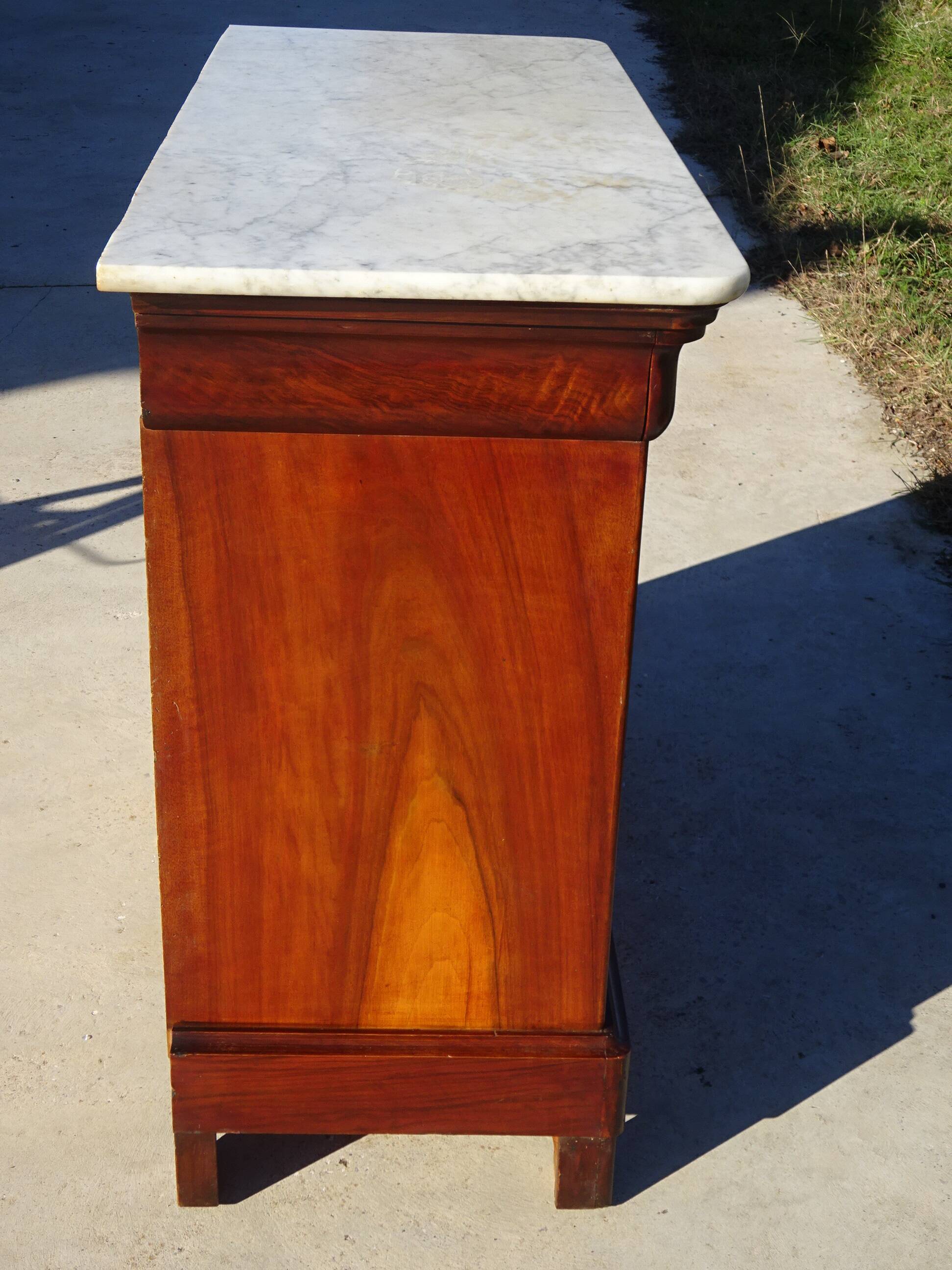 Antique mahogany chest of drawers with white marble.