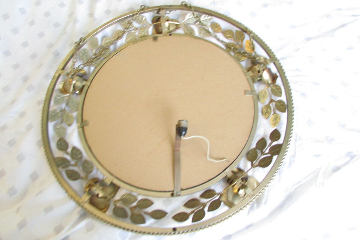 Round gilded metal mirror, crown of roses