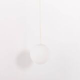 Grande suspension Raak Amsterdam Globe en verre opalin