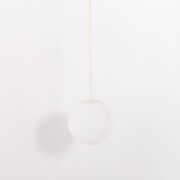 Grande suspension Raak Amsterdam Globe en verre opalin