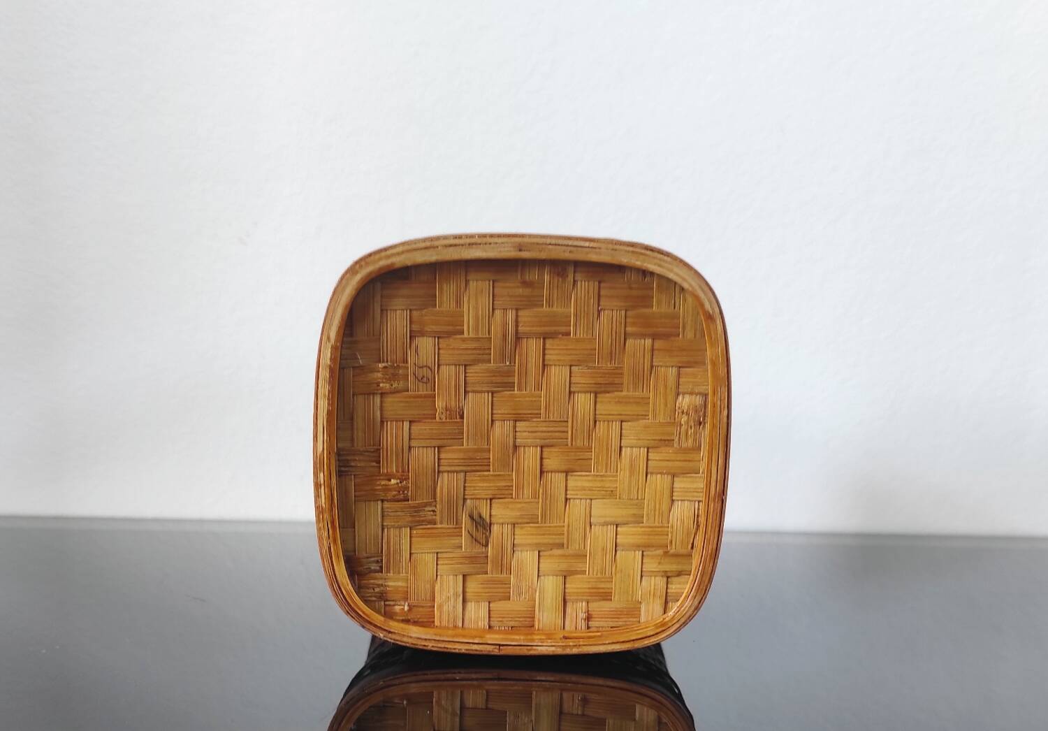 Vintage woven bamboo box - Artisanal Shanghai