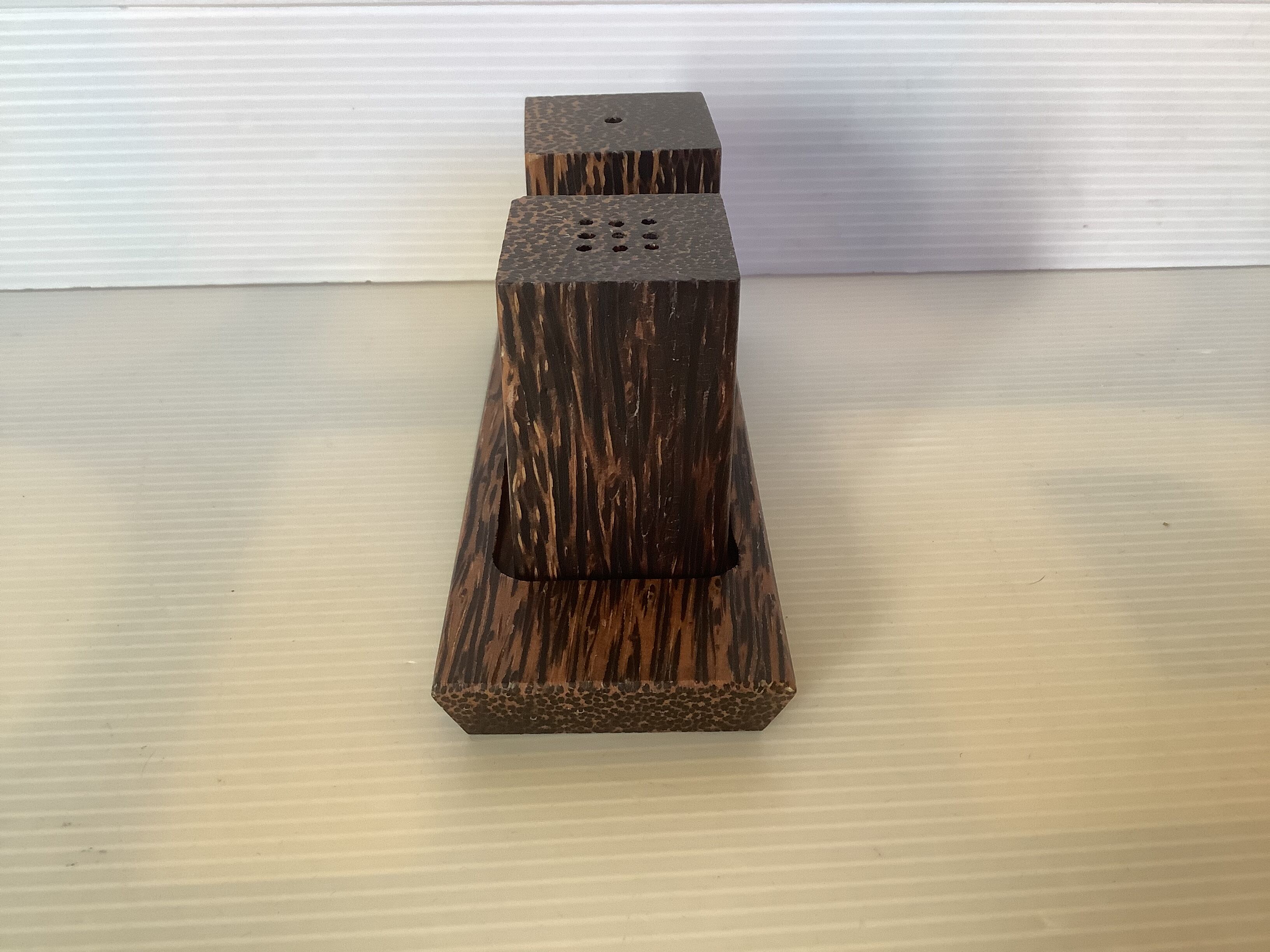 Salière et poivrier sel et poivre en bois