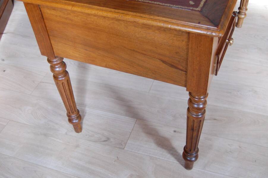 Louis Philippe desk in walnut from the late 19th century.