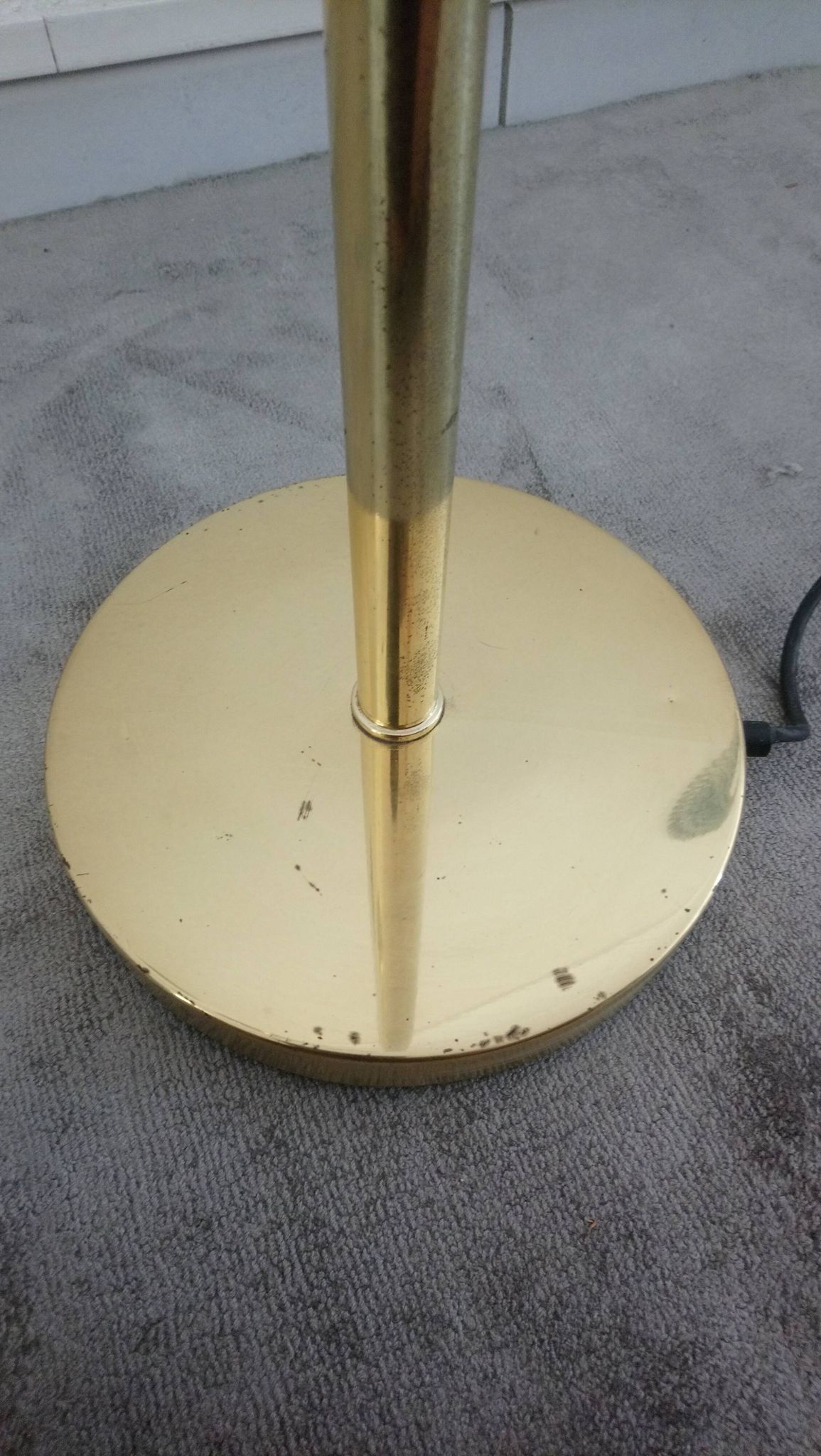 Lampadaire Métalarte en métal doré années 80