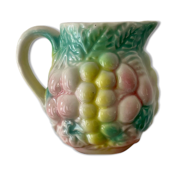 Pot à lait ou pichet vintage en barbotine