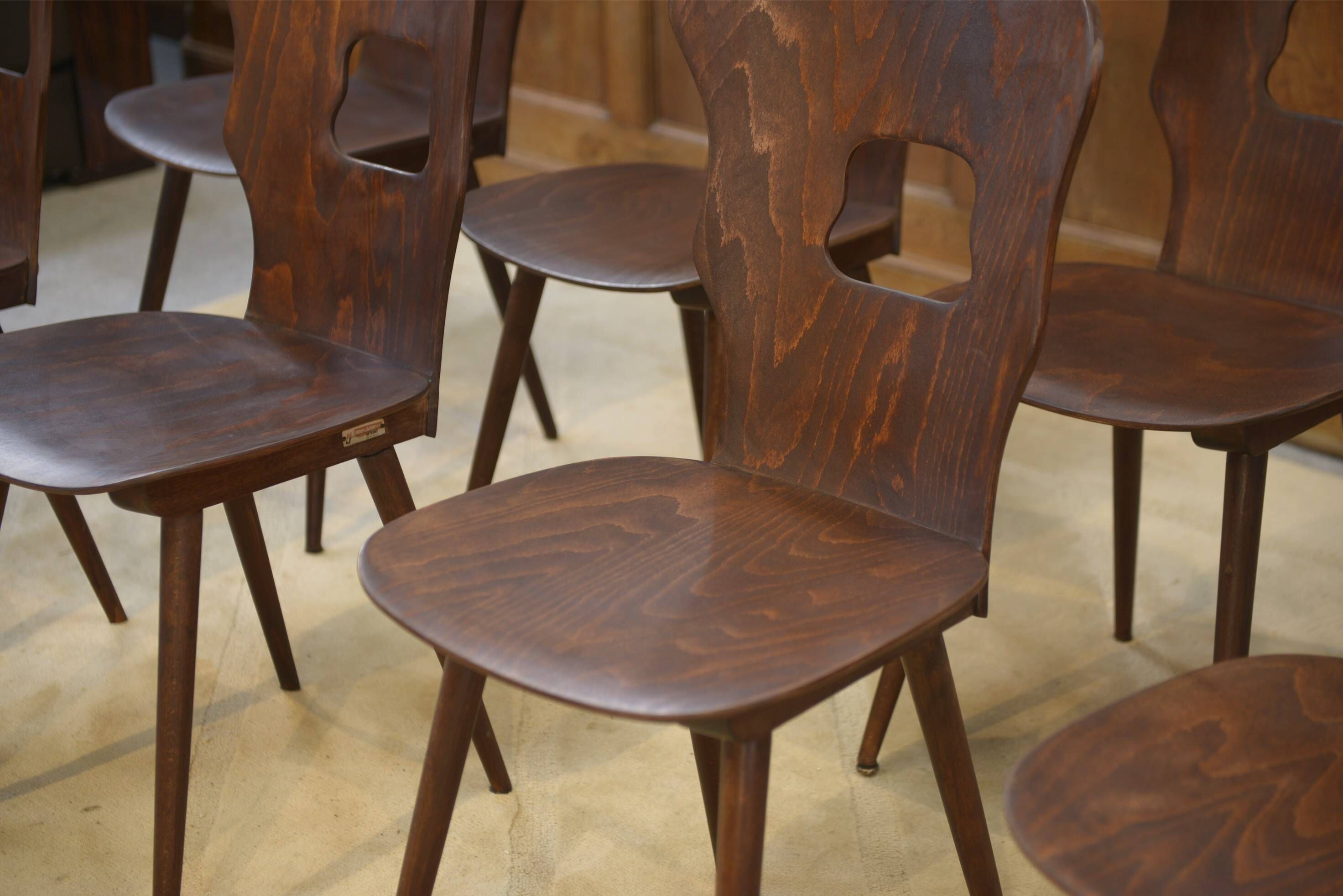 Ensemble de 8 chaises Baumann modèle “Gentiane” Henri Julien 1960’s