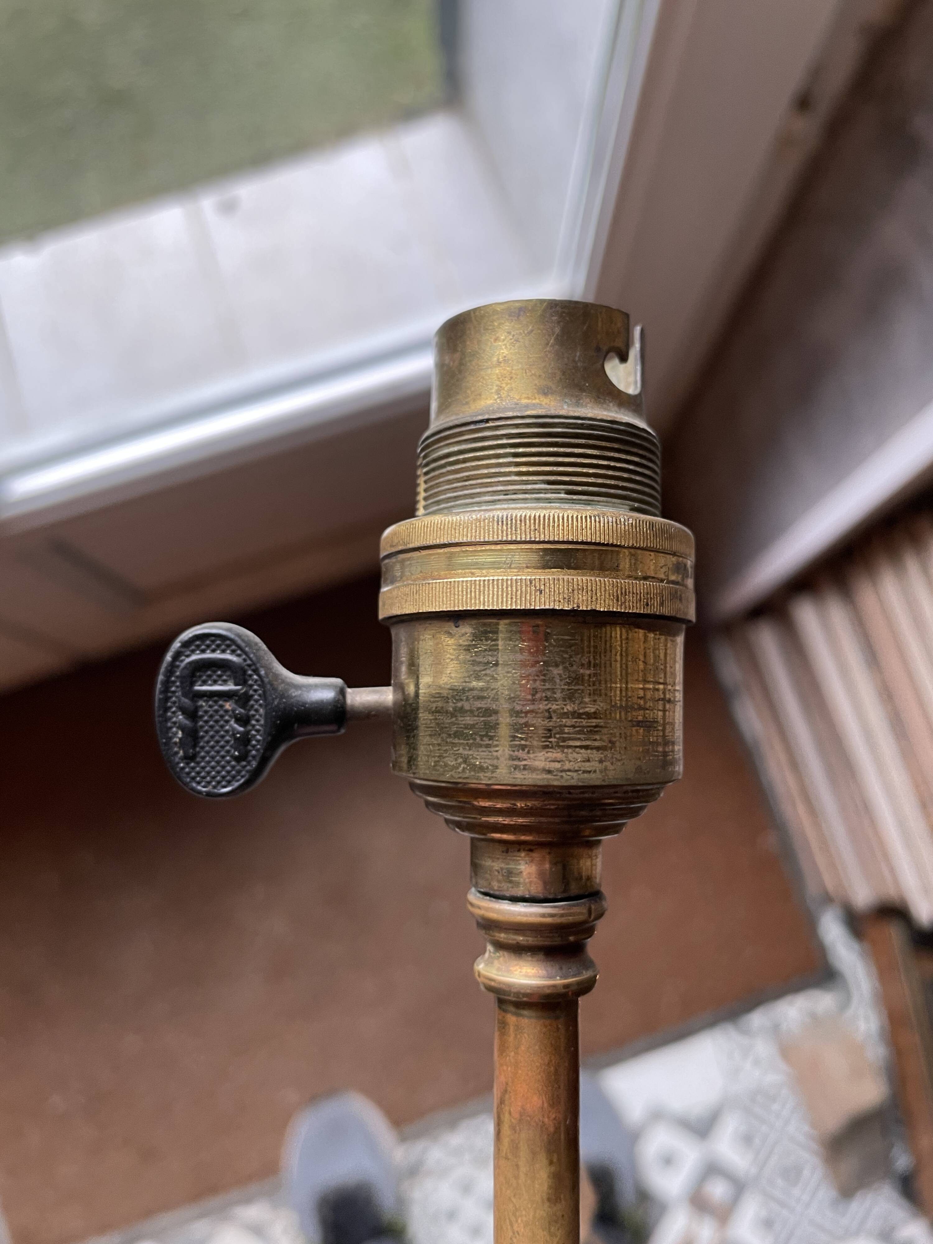 Rare articulated tripod base table lamp in gold-plated brass