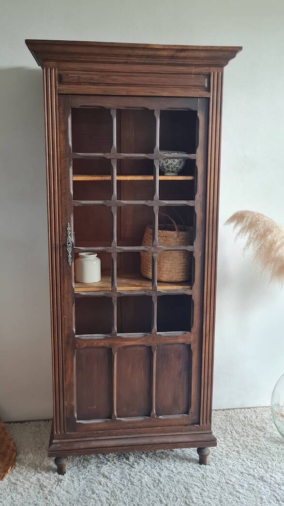 Parisian wardrobe - showcase spirit