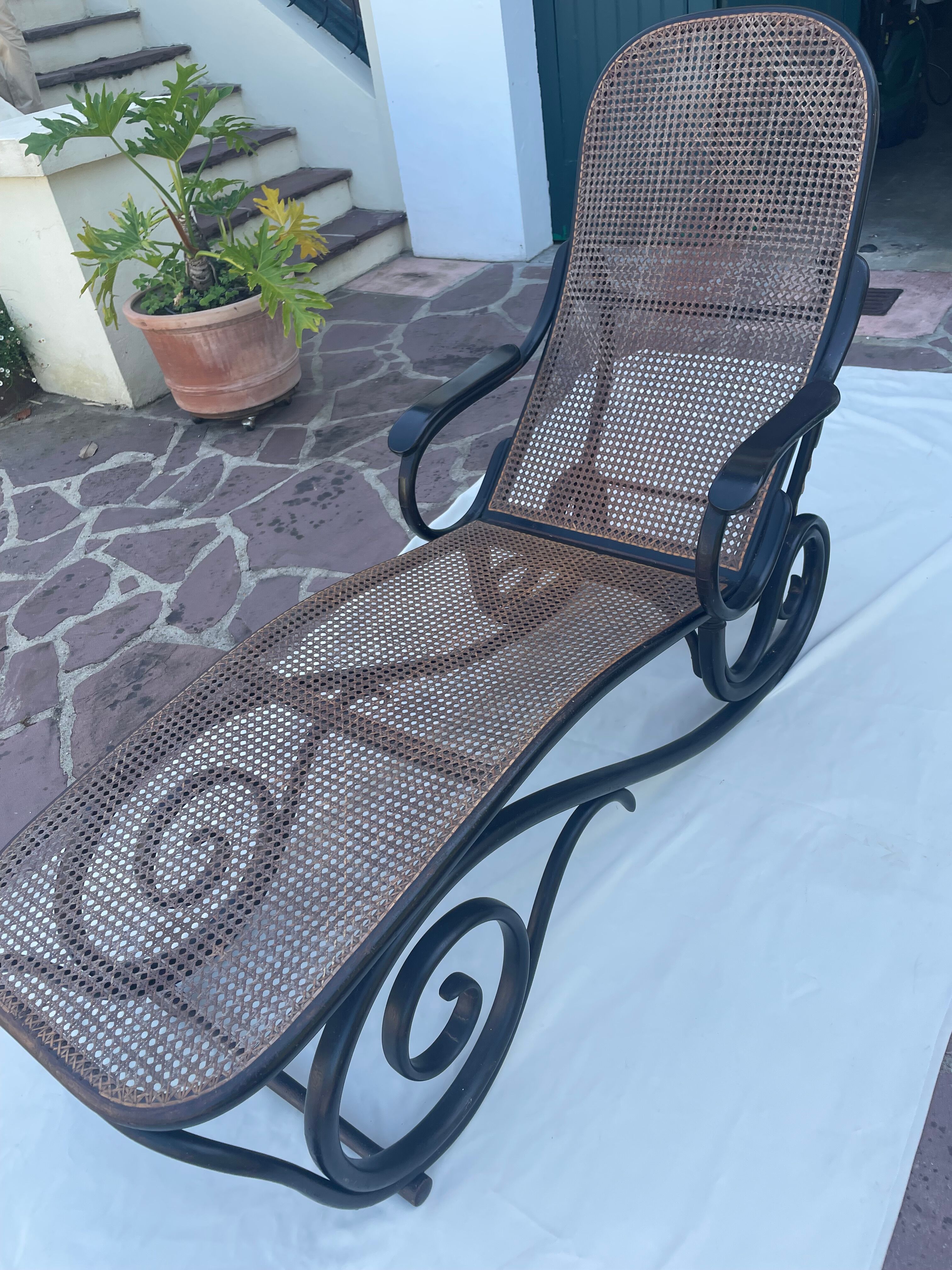 Chaise longue Thonet bois cintré