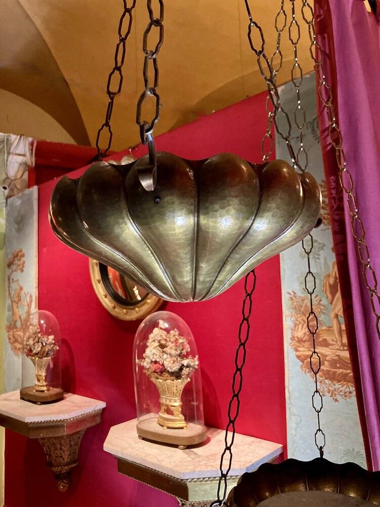 Italian Art Nouveau Hanging Bowl Pendant Lamps or Planters in Hand-Hammered Brass, 1890s, Set of 2