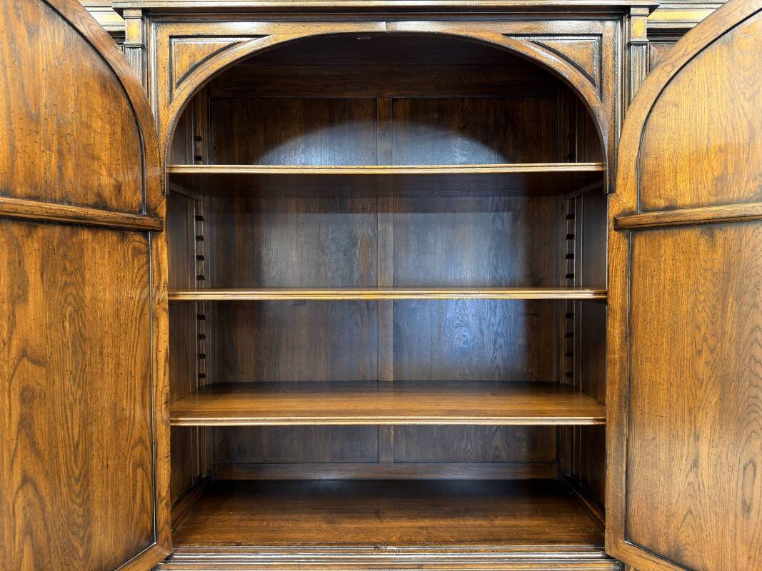 Classic English Royal Antique Collection Bookcase