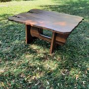 Table basse en noyer massif