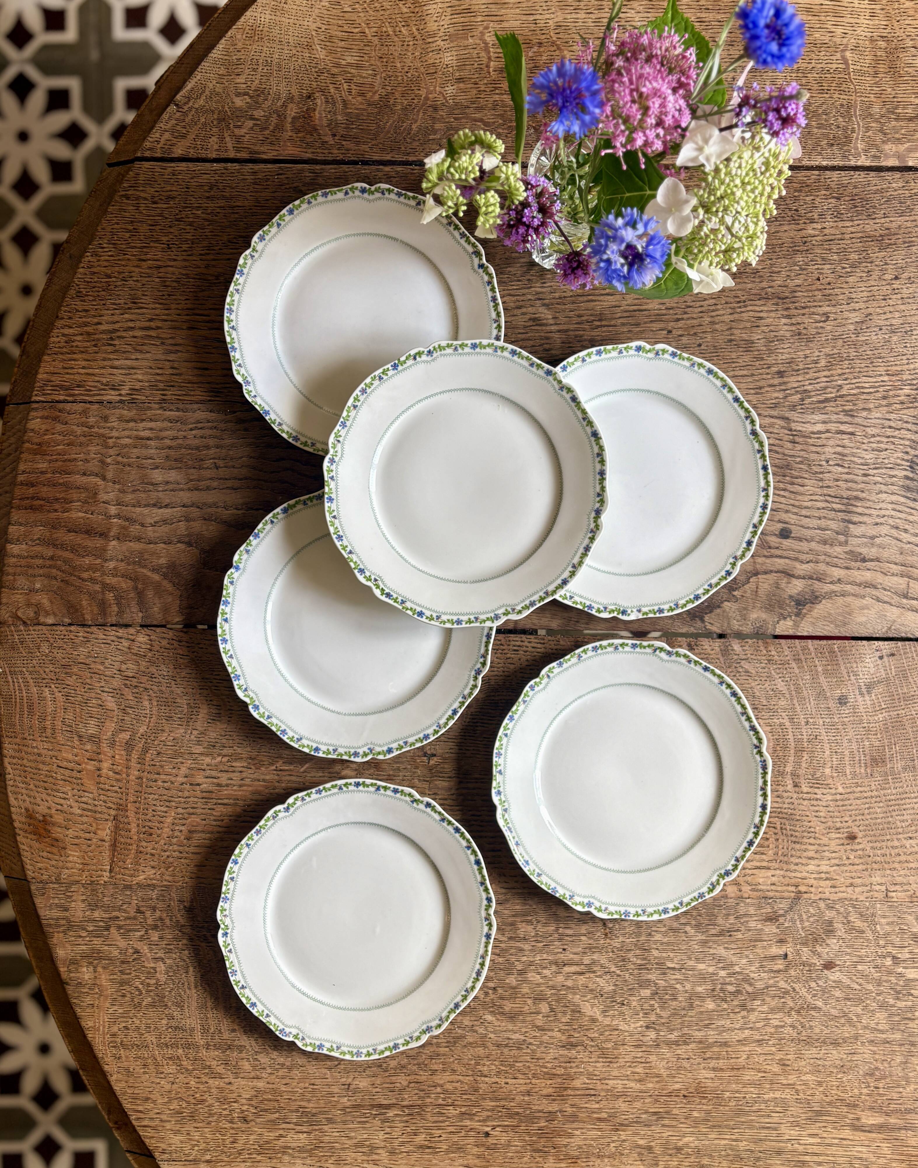 Set of 6 vintage dessert plates in Limoges porcelain.