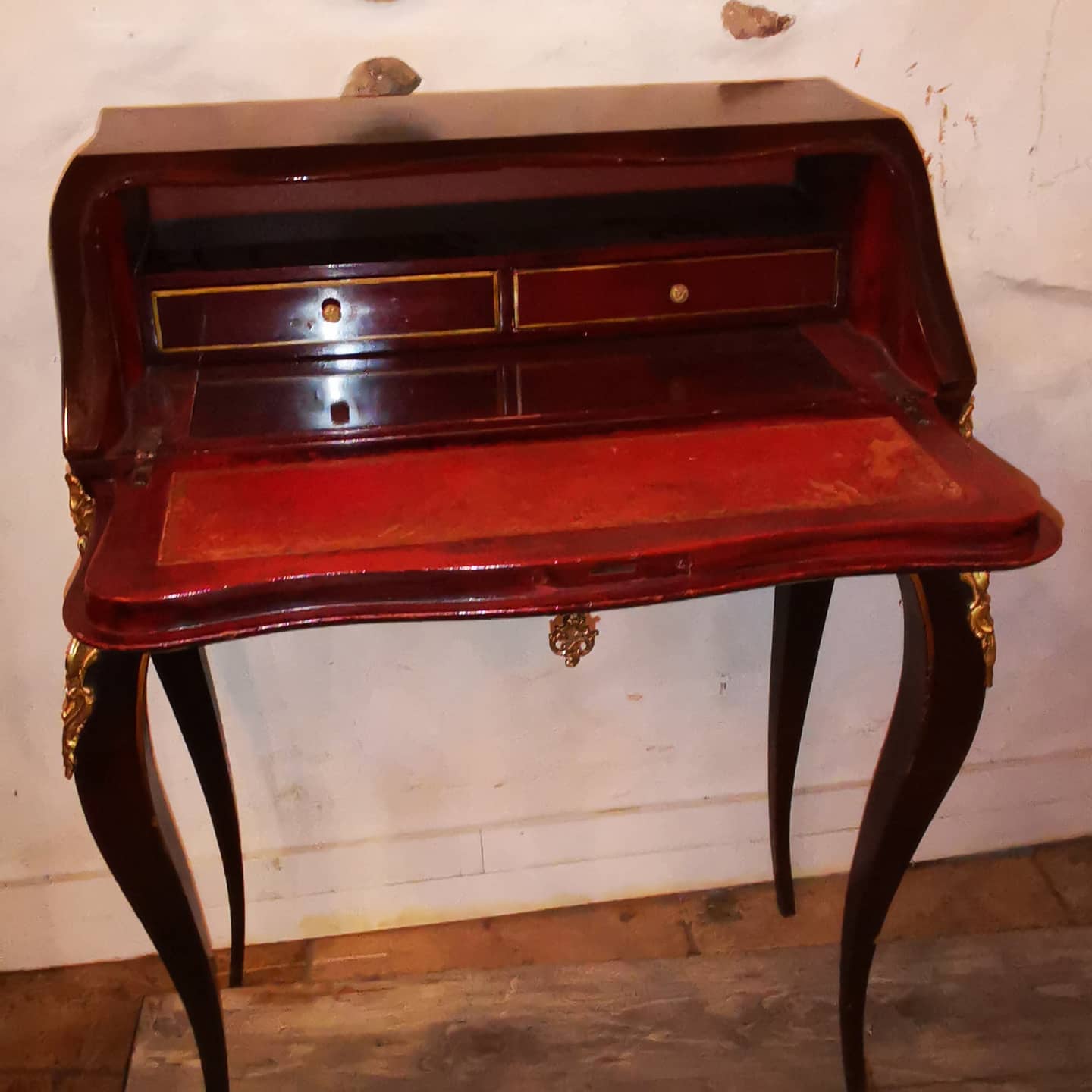 Small secret office in China's lask