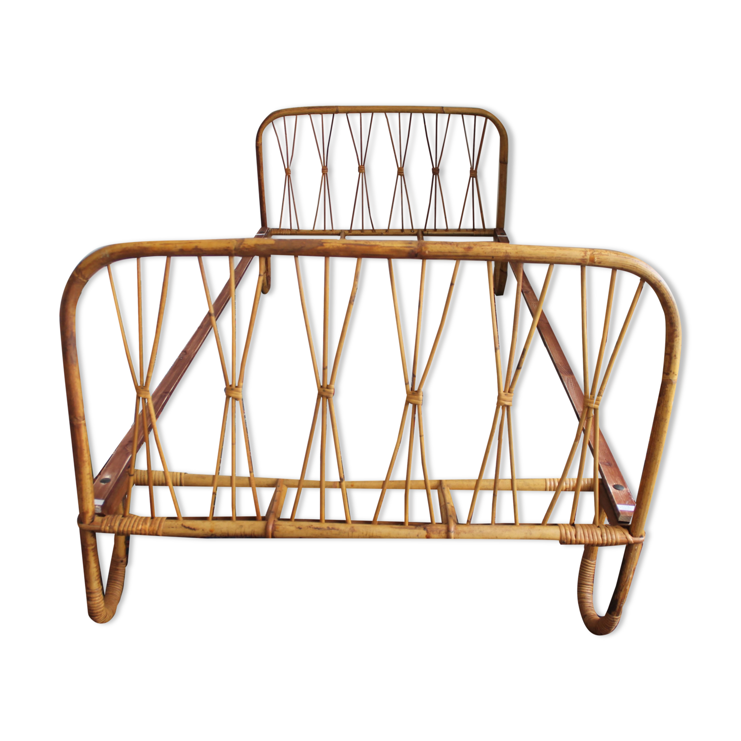 Rattan bed & vintage bamboo
