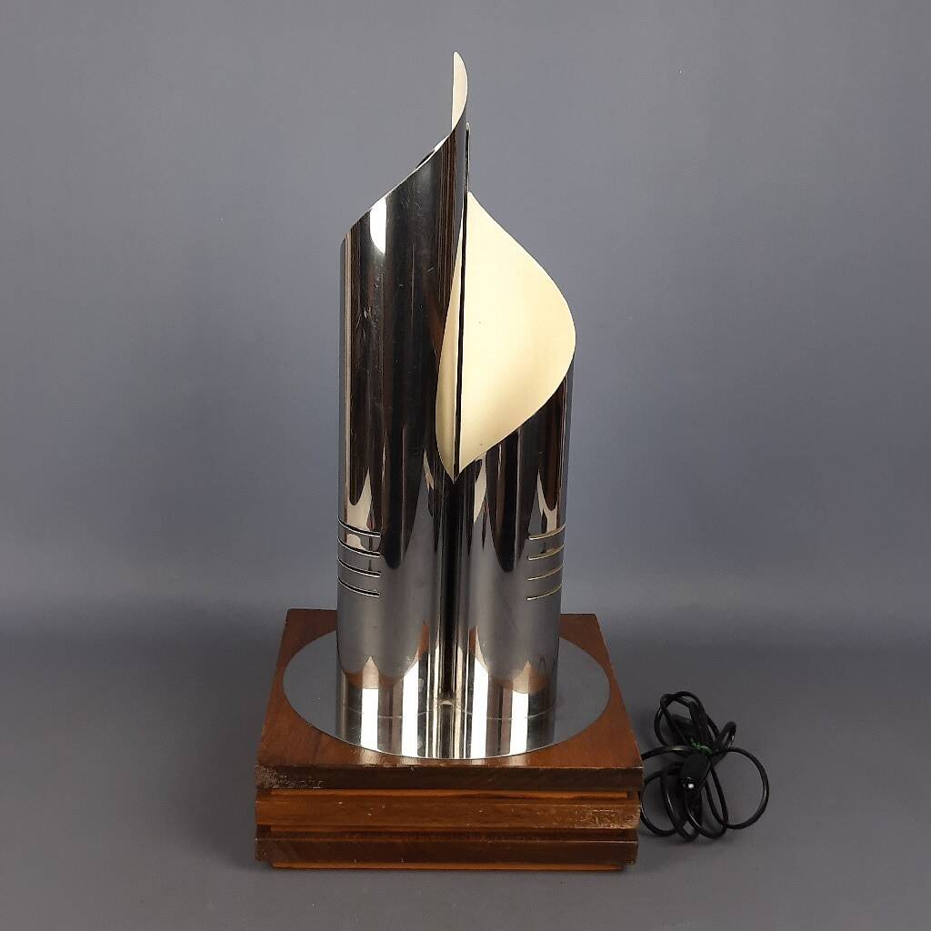 Goffredo Reggiani table lamp, modernist design, chrome metal, wood, 1970.