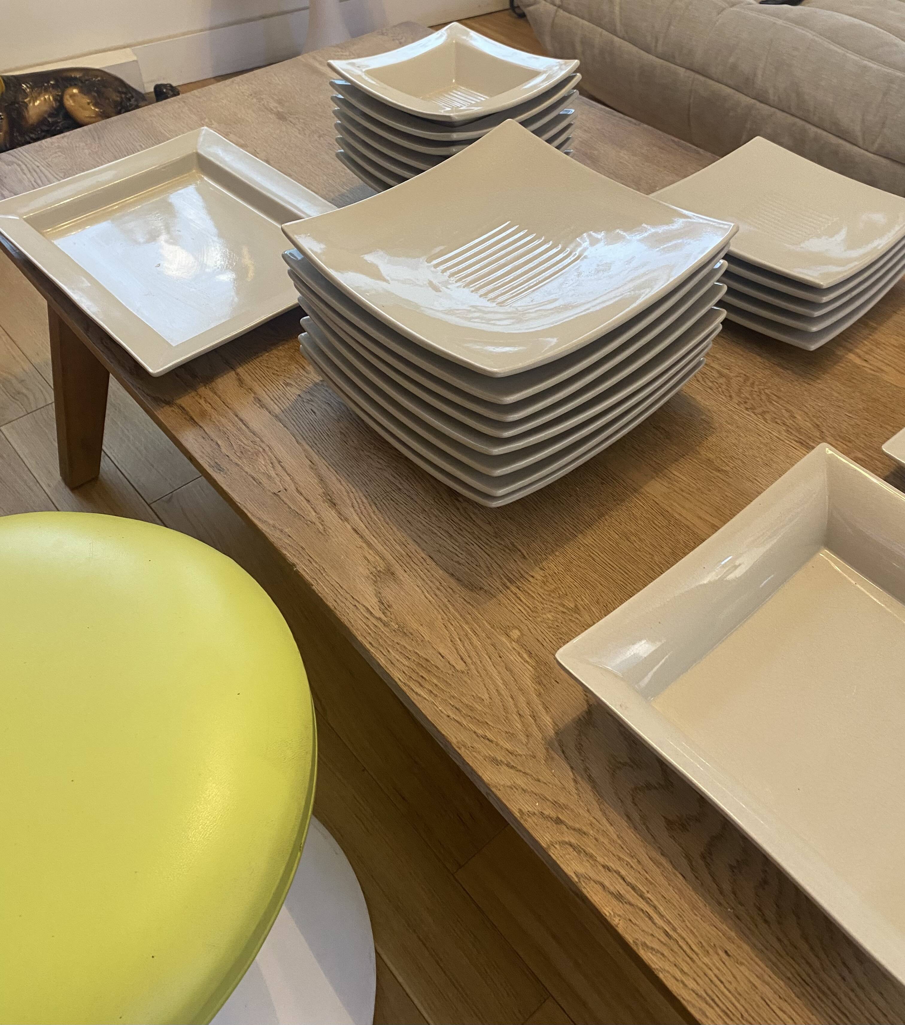 Service d'assiettes et plats en céramique Jars - 23 pièces