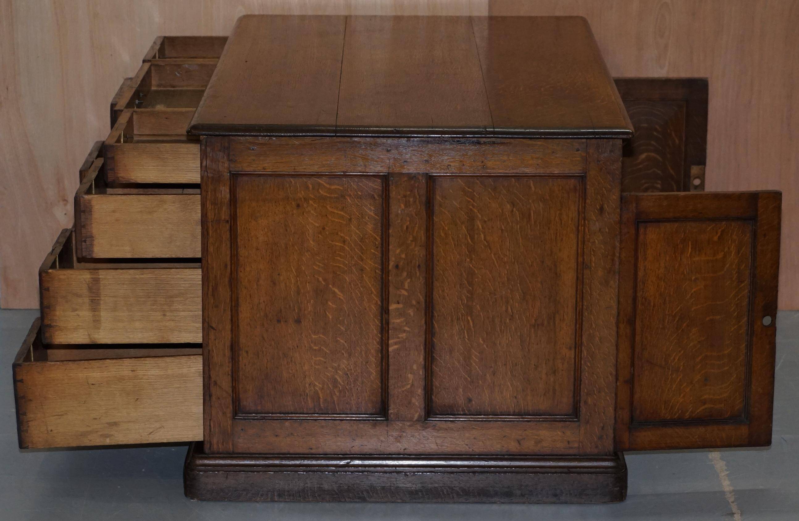 Bureau partenaire double face à deux caissons Gillows Lancaster chêne moucheté
