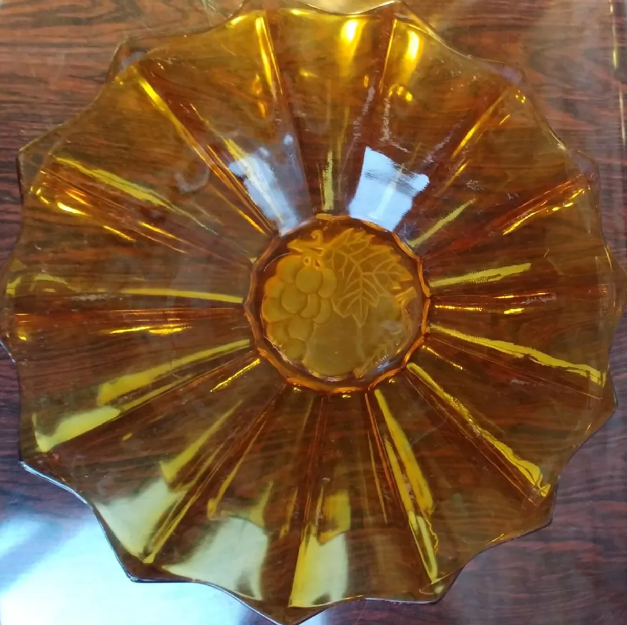 Moulded glass fruit cup