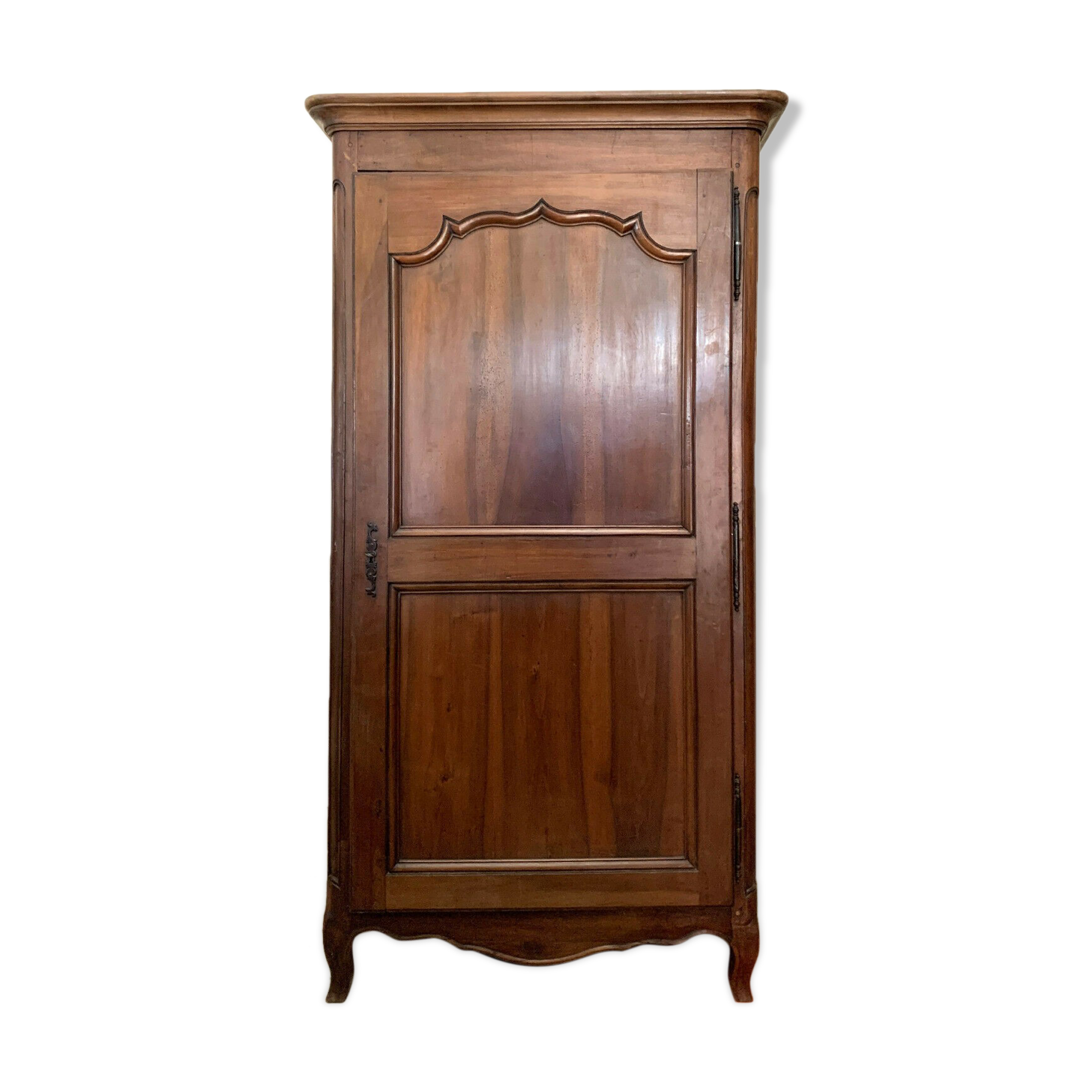 Louis XV bonnetière in solid walnut around 1800