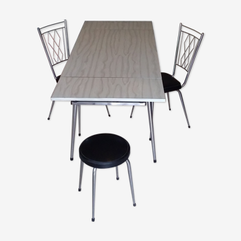 Table formica, 2 chaises et 1 tabouret vintage