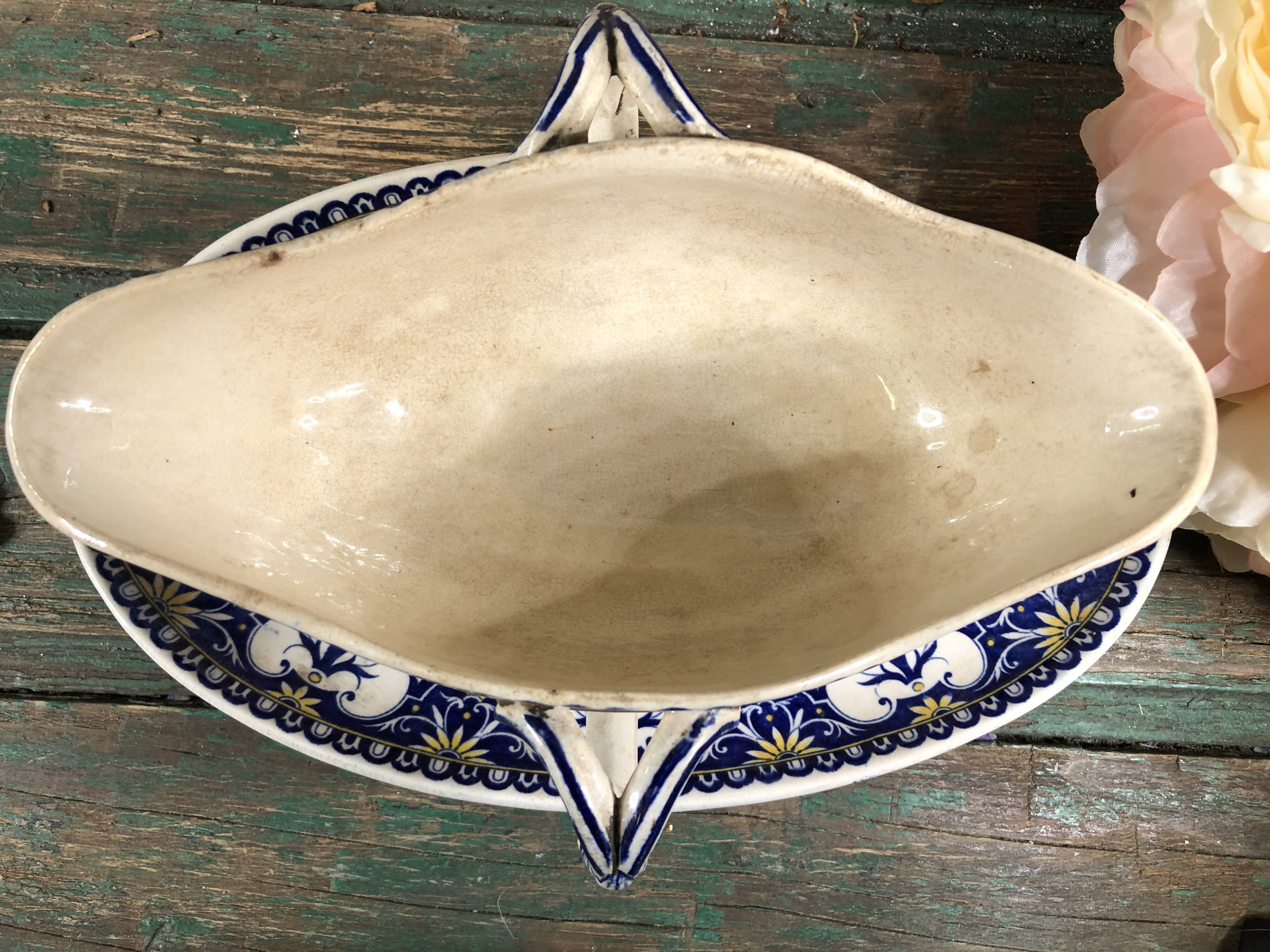 Saucière Sarreguemines modele Cluny décor arabesque bleue