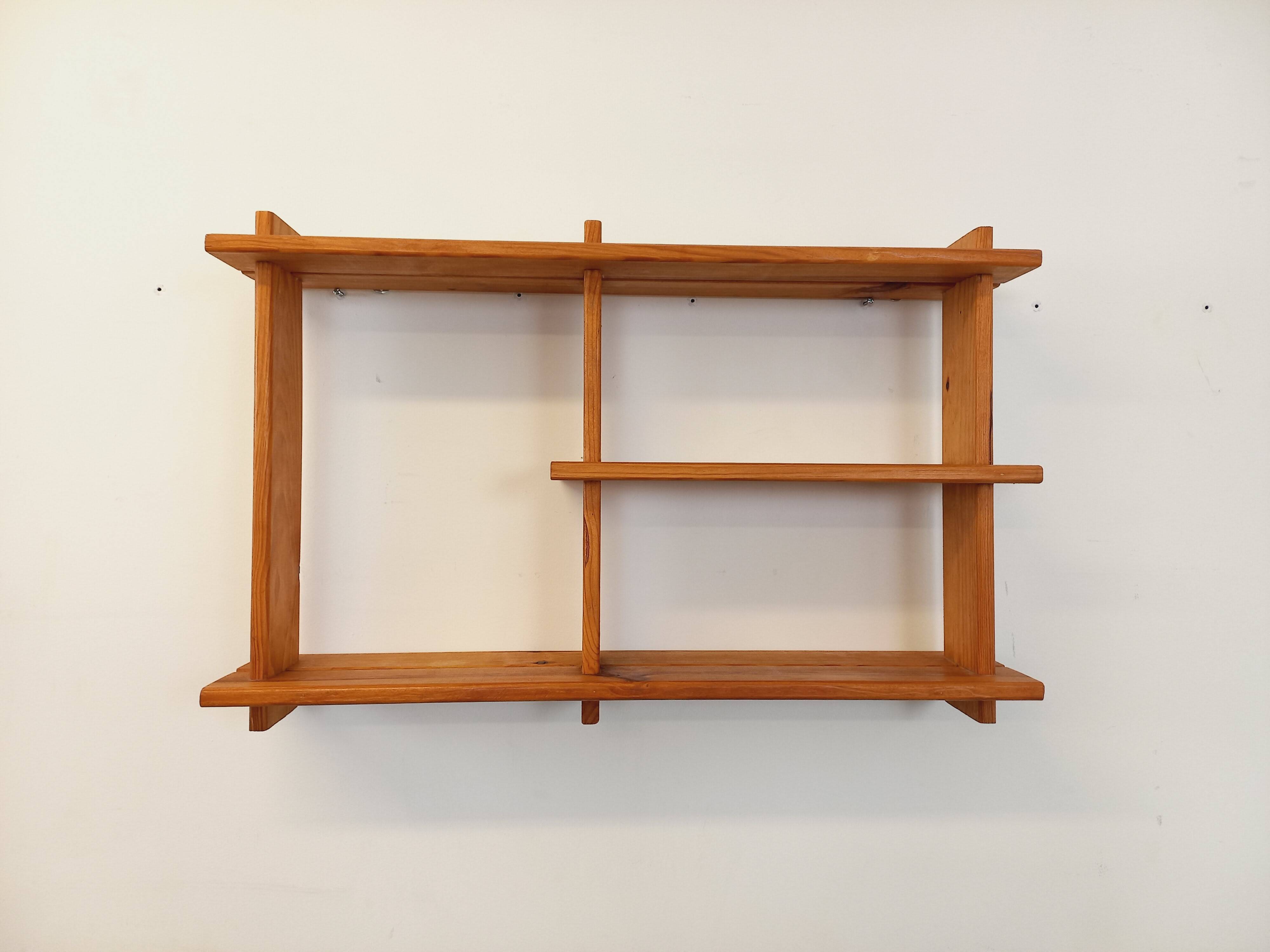 Vintage pine wall shelf in Maison Regain style from the 80s