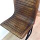Lot de deux chaises de métro en bois avec table