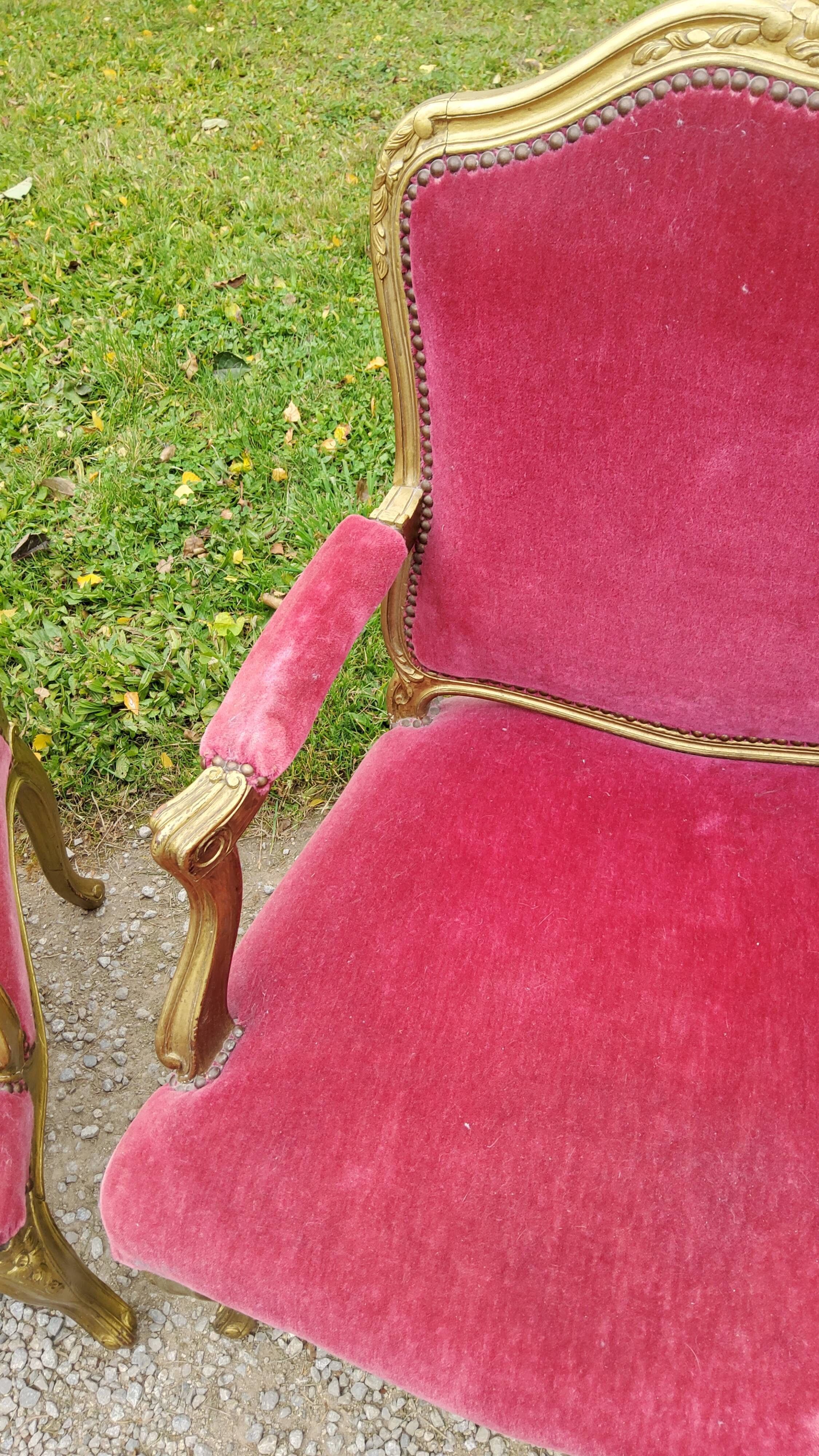 Paire de fauteuils XIXième siècle à la reine de style Louis XV bois doré