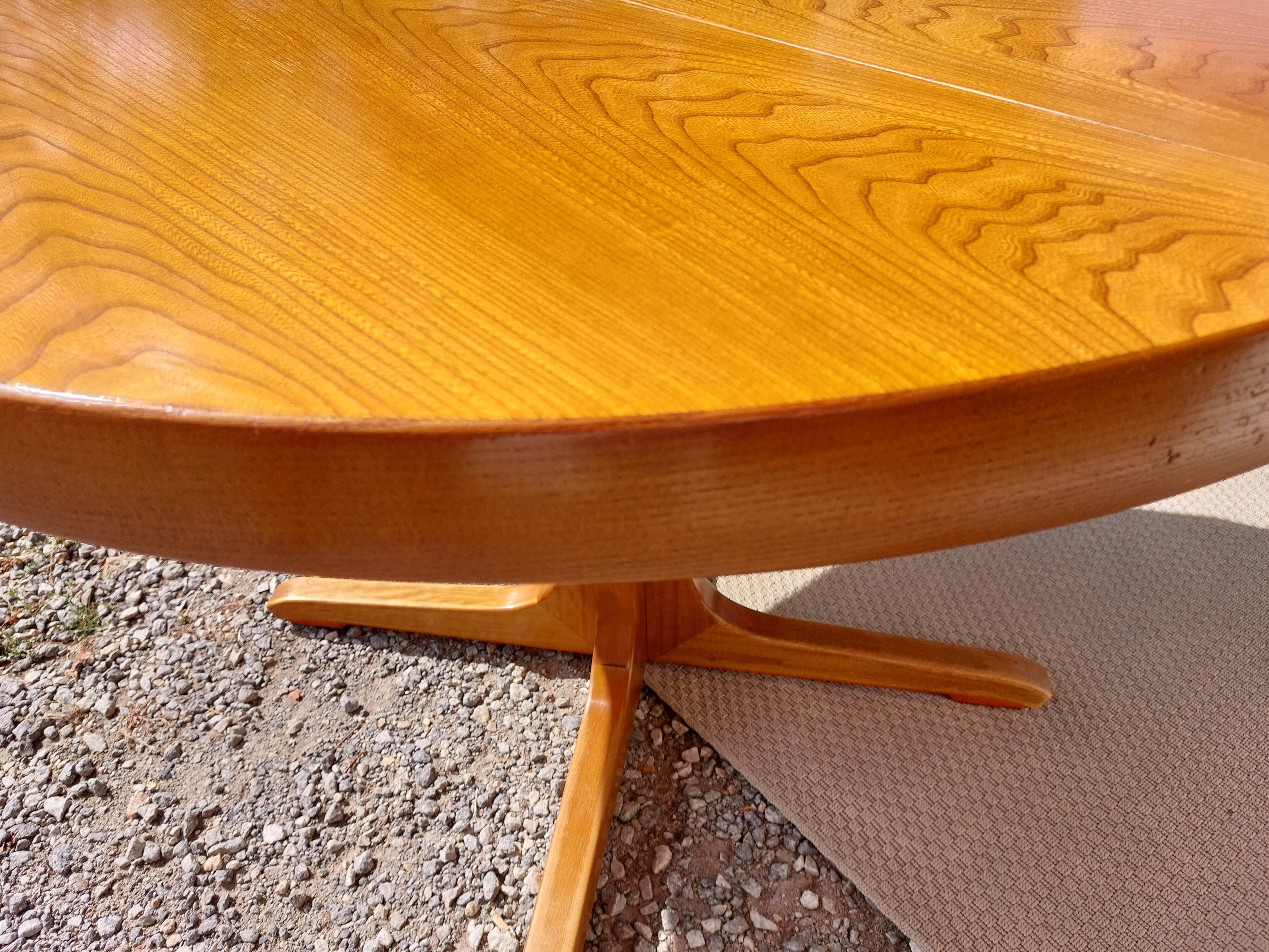 round or oval table with extension, central leg, vintage Baumann design