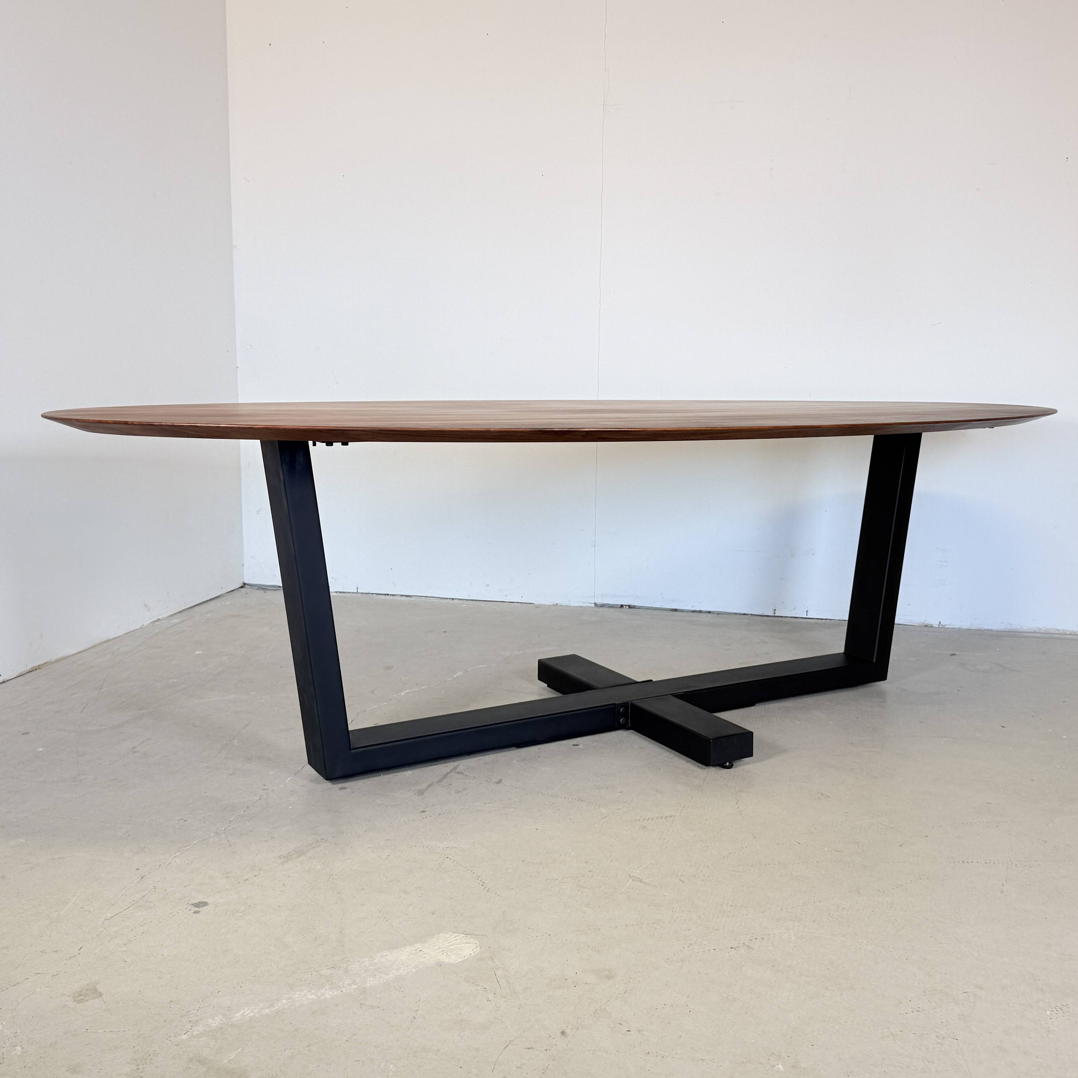 Table à manger ovale en noyer massif 260x120 - Bert Plantagie