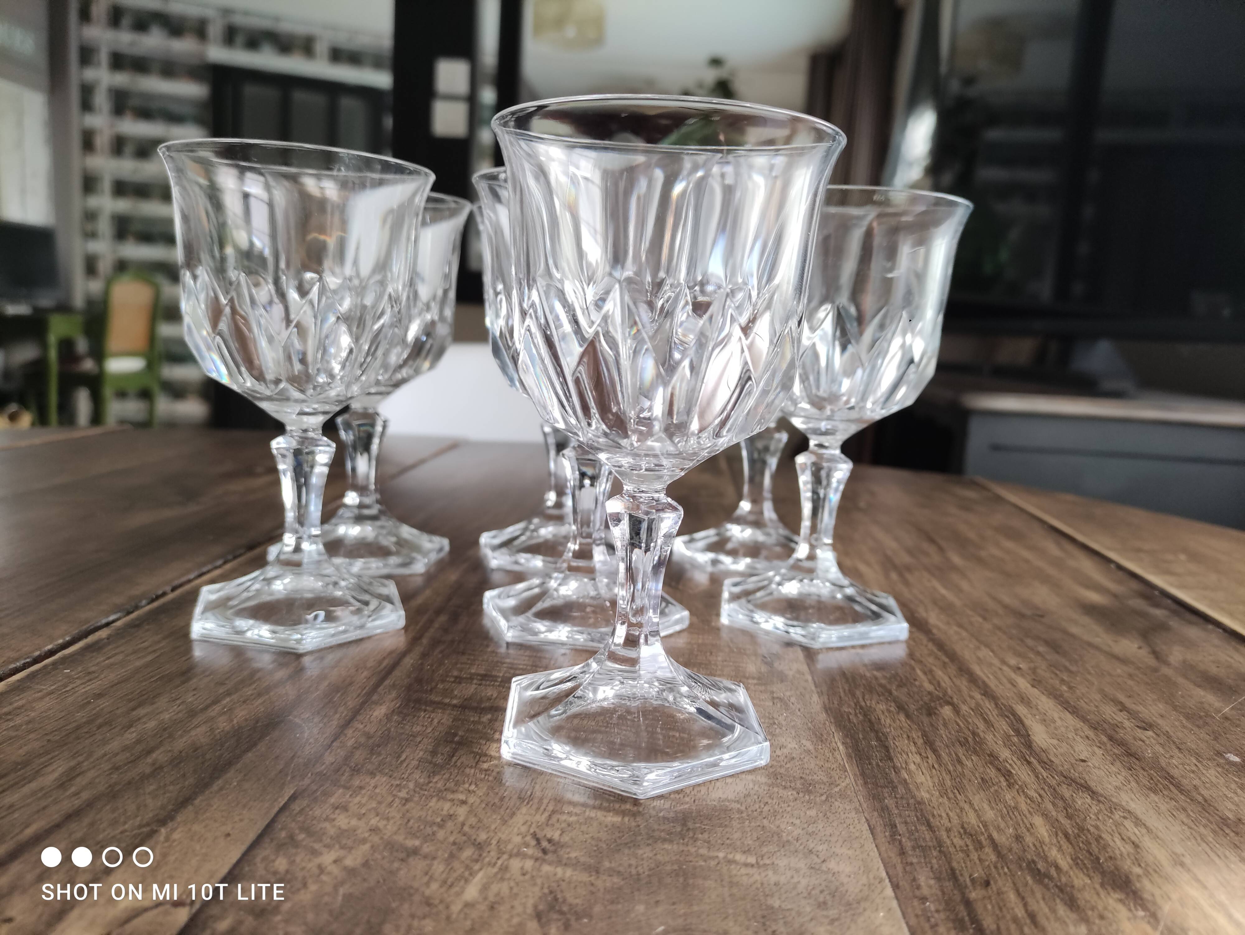Lot de 7 verres à vin blanc en verre ancien