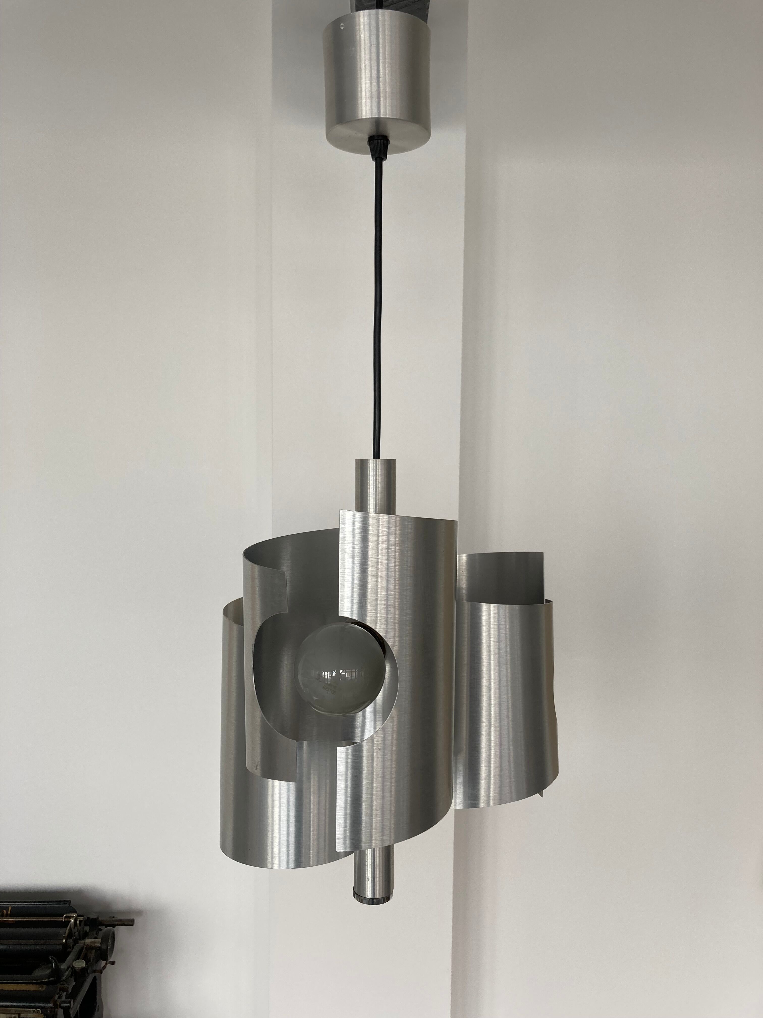 Space age brushed metal 3-light pendant lamp