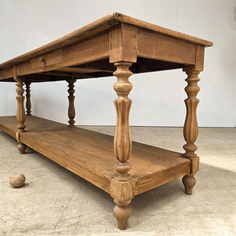Large 19th-century oak draper's table with 6 legs.