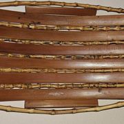 Corbeille en bambou et lamelles de bois