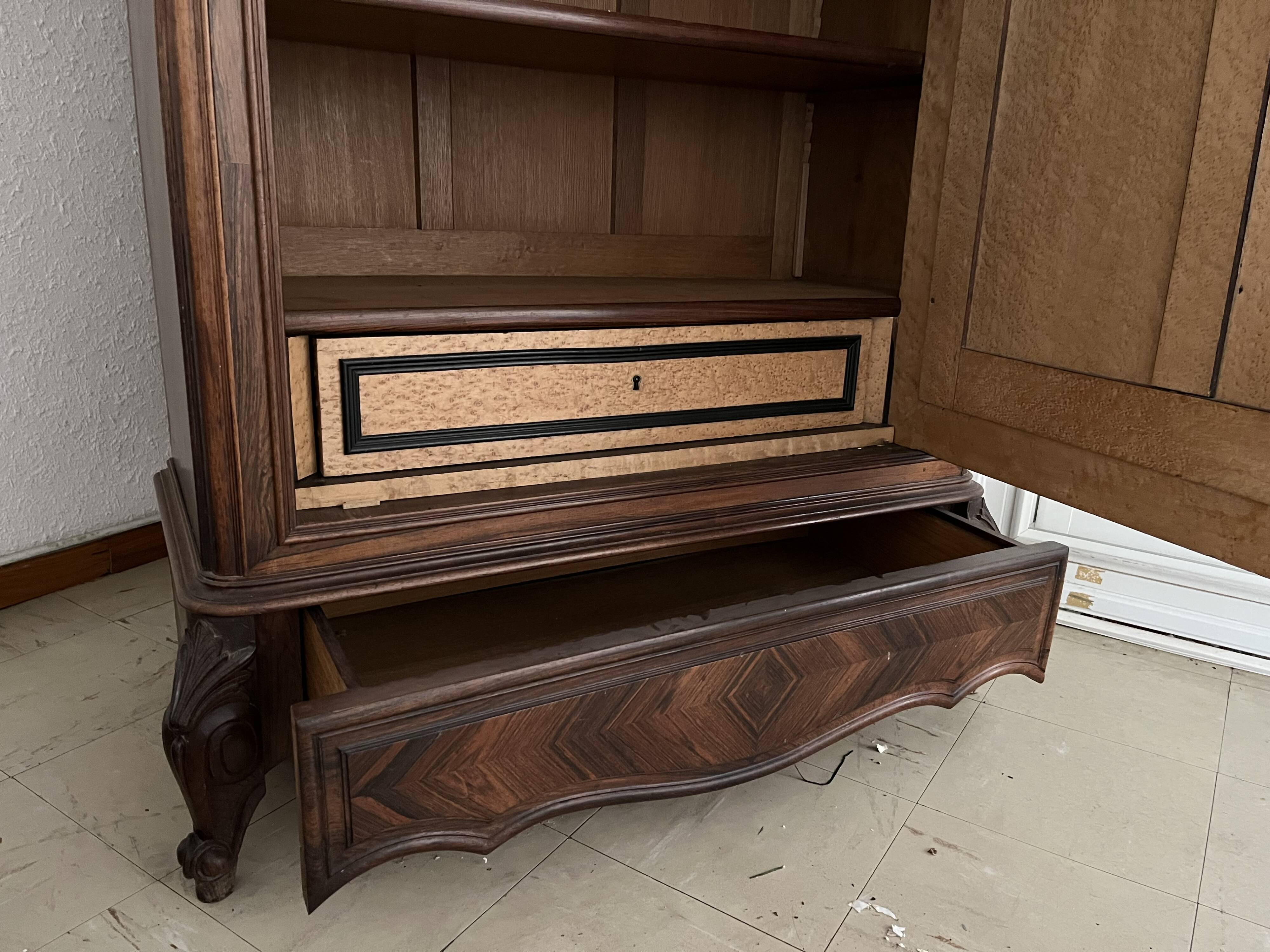 Armoire ancienne en bois massif avec miroir – style Louis XV – belle pièce