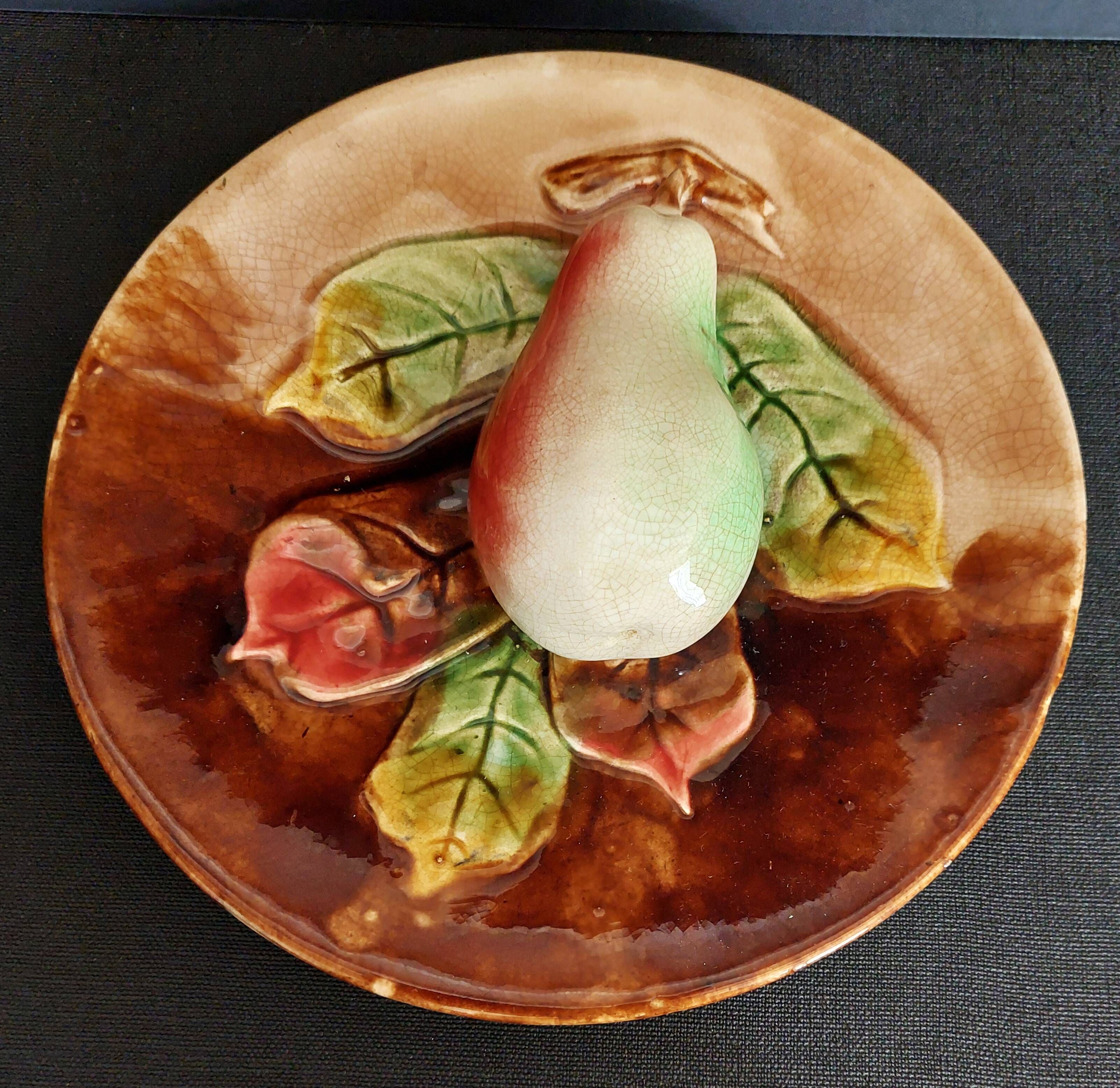 Barbotine plate pear in relief late 19th early 20th century