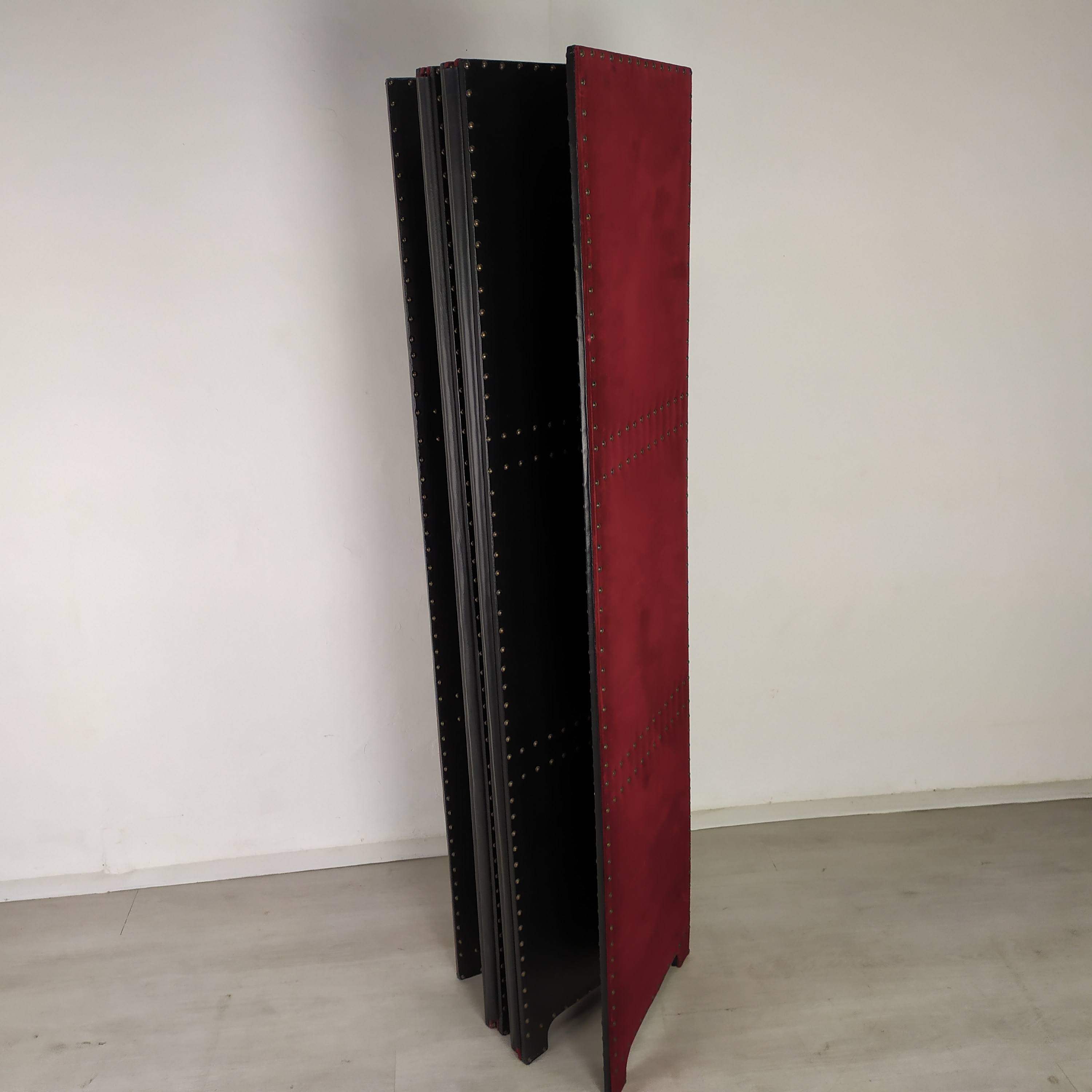 Red velvet screen with black skai