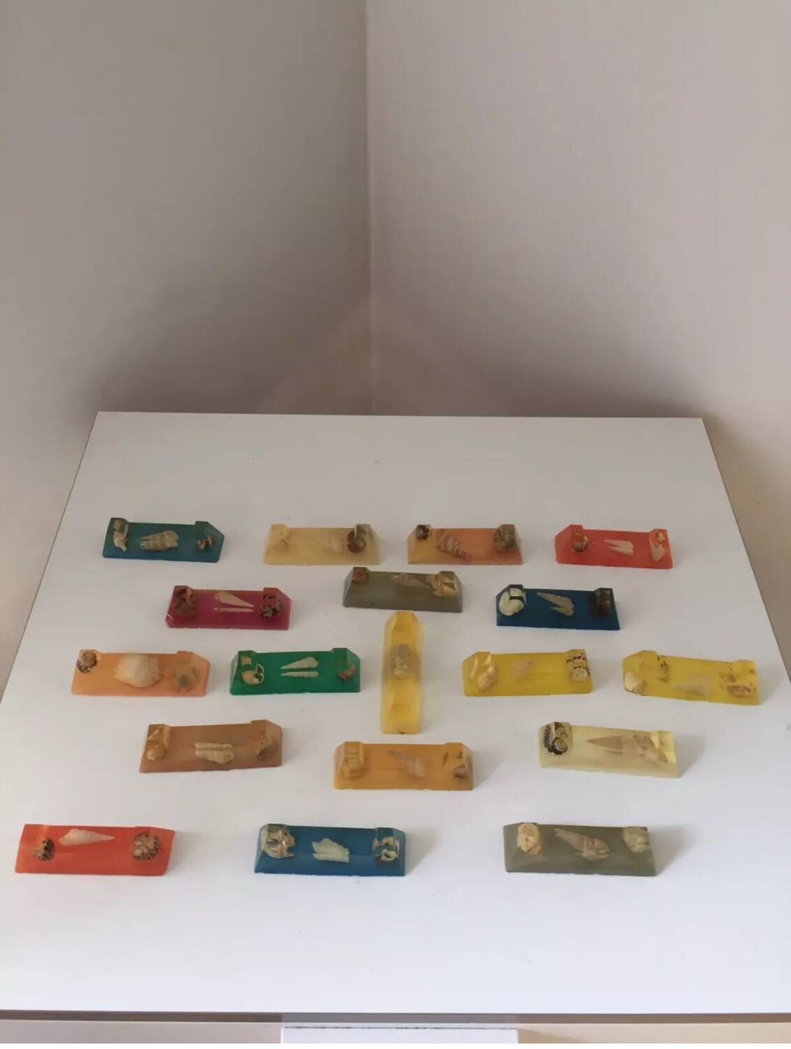 1950s Vintage Resin Shell Knife Rest