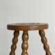 Tabouret tripode ancien en bois torsadé