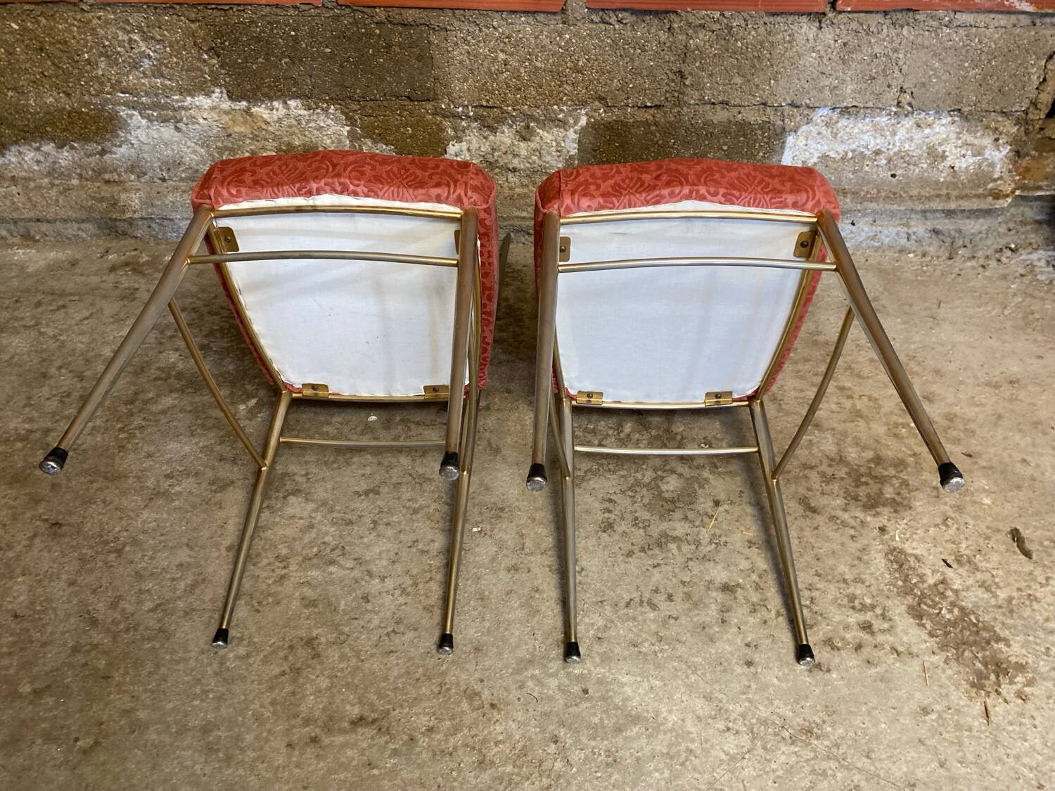 Pair of chairs with golden metal frame + baroque pink fabric seat