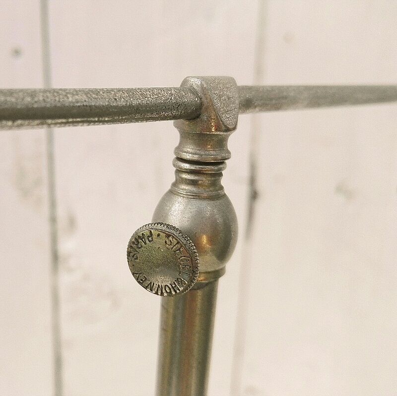 Hat-wearing, designer display, Siegel Paris