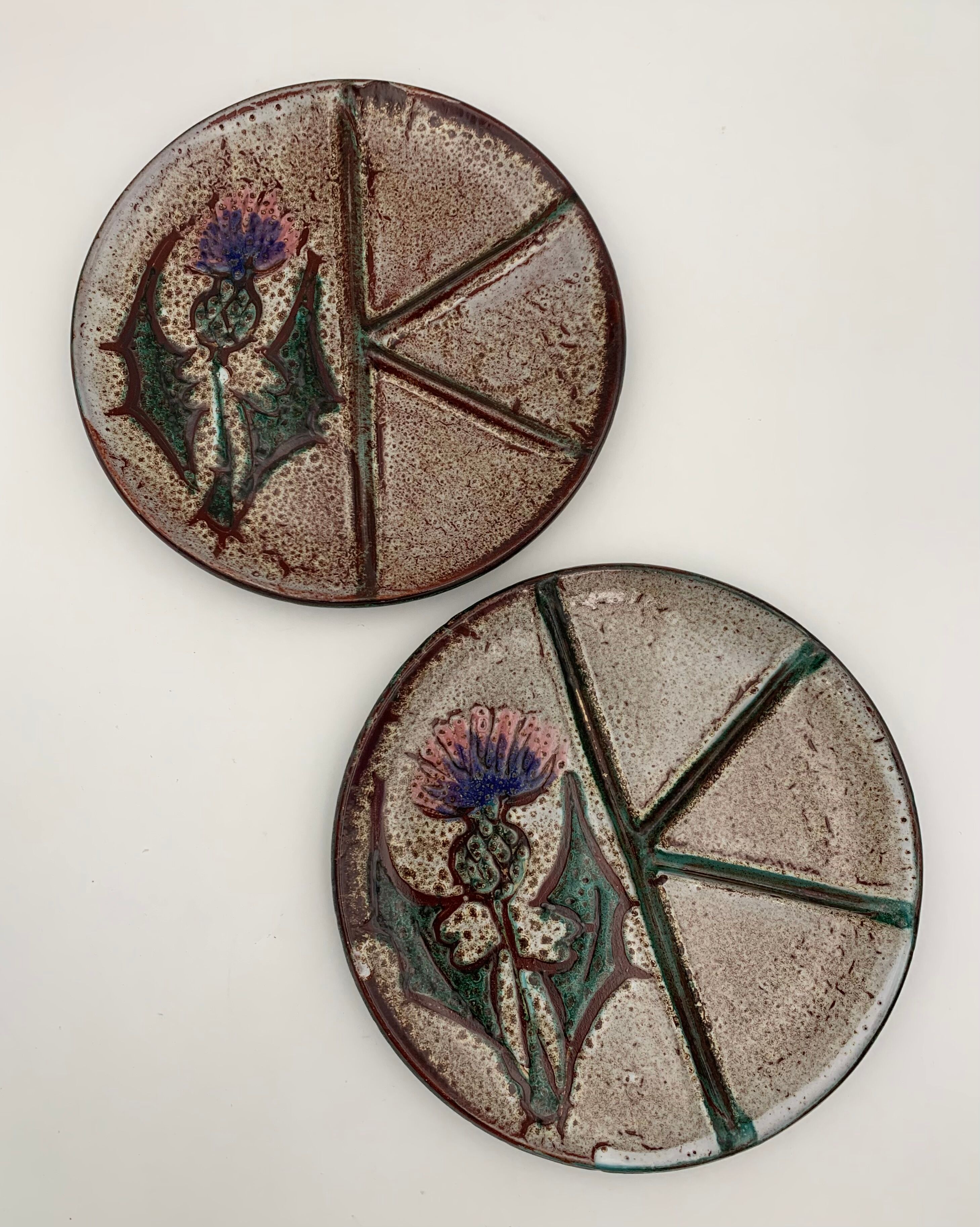 Two vintage plates daniel étienne, vallauris, "chardons" - 1970s