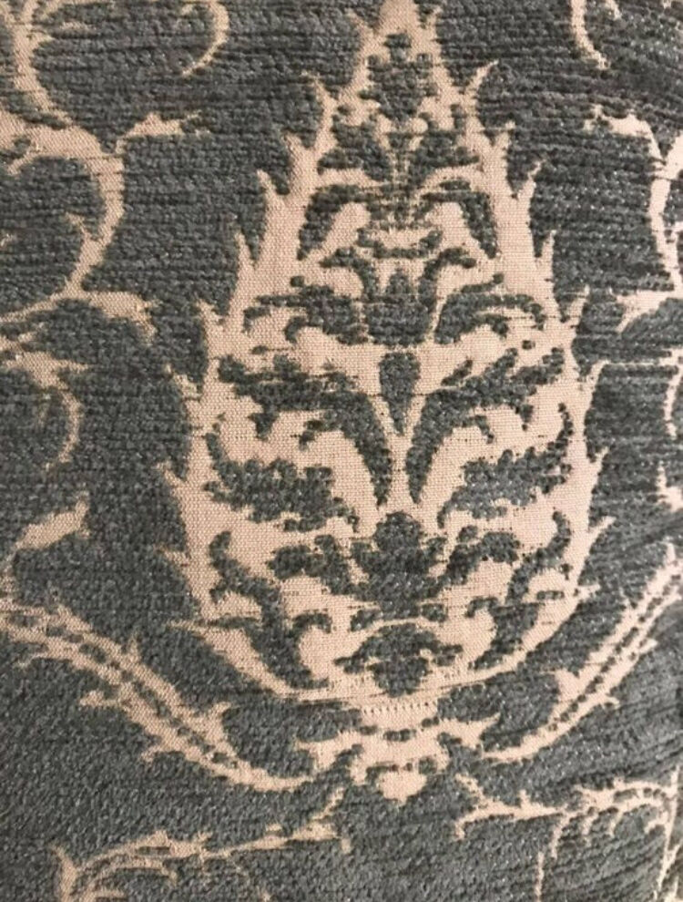 Decorative pillow case in velvet with ottoman turkish 16th century motifs