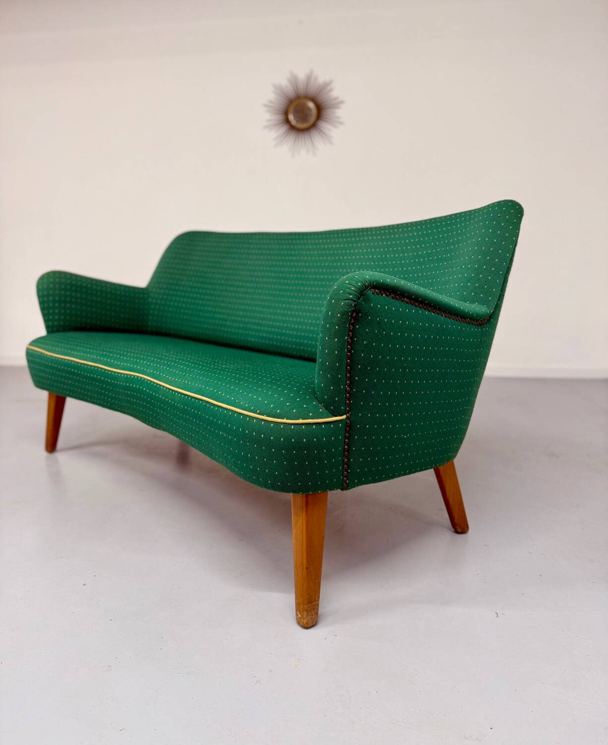 Ancien canapé haricot cocktail vert vintage design des années 50